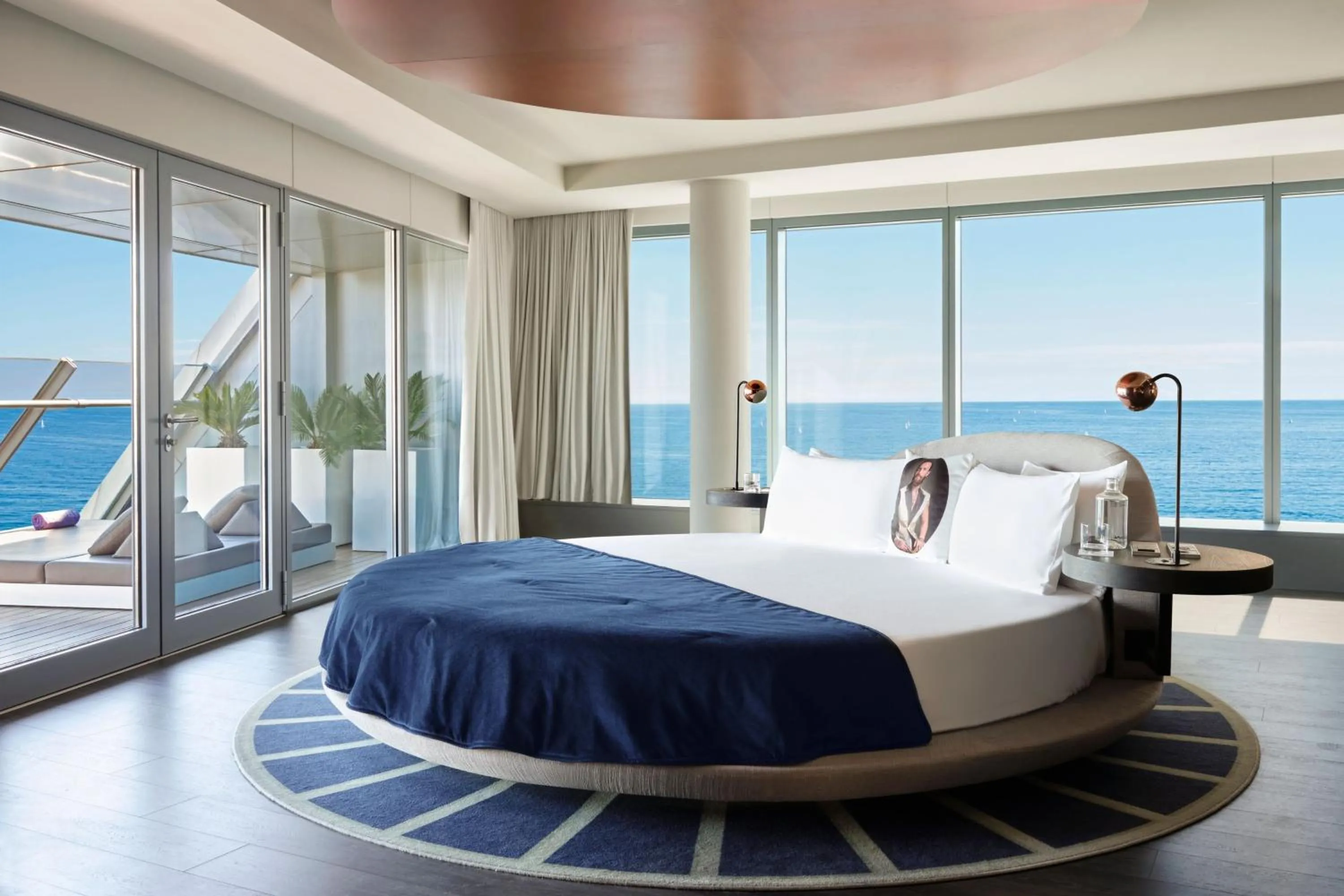 Photo of the whole room, Bed in W Barcelona