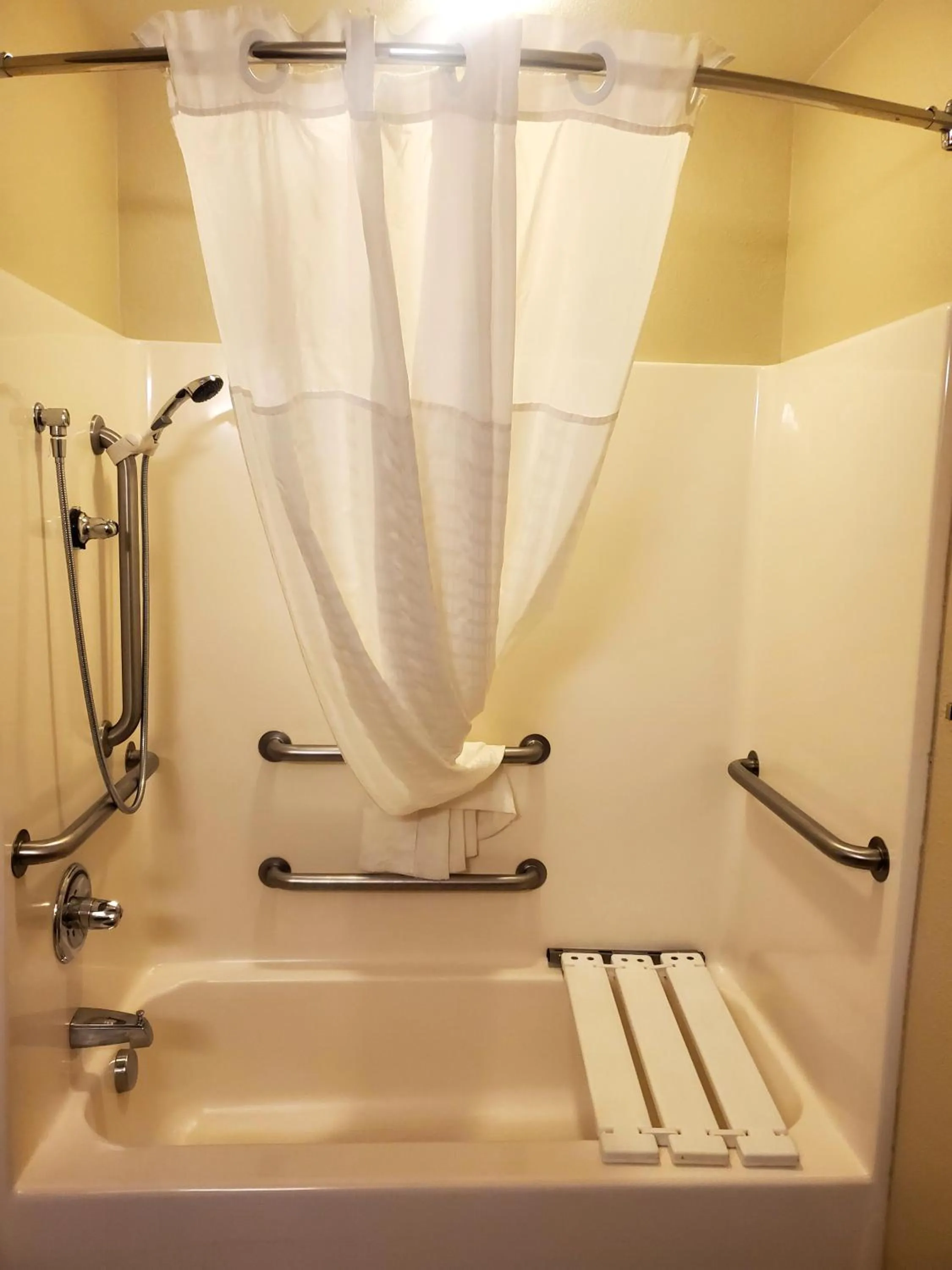 Shower in Comfort Inn & Suites Walla Walla