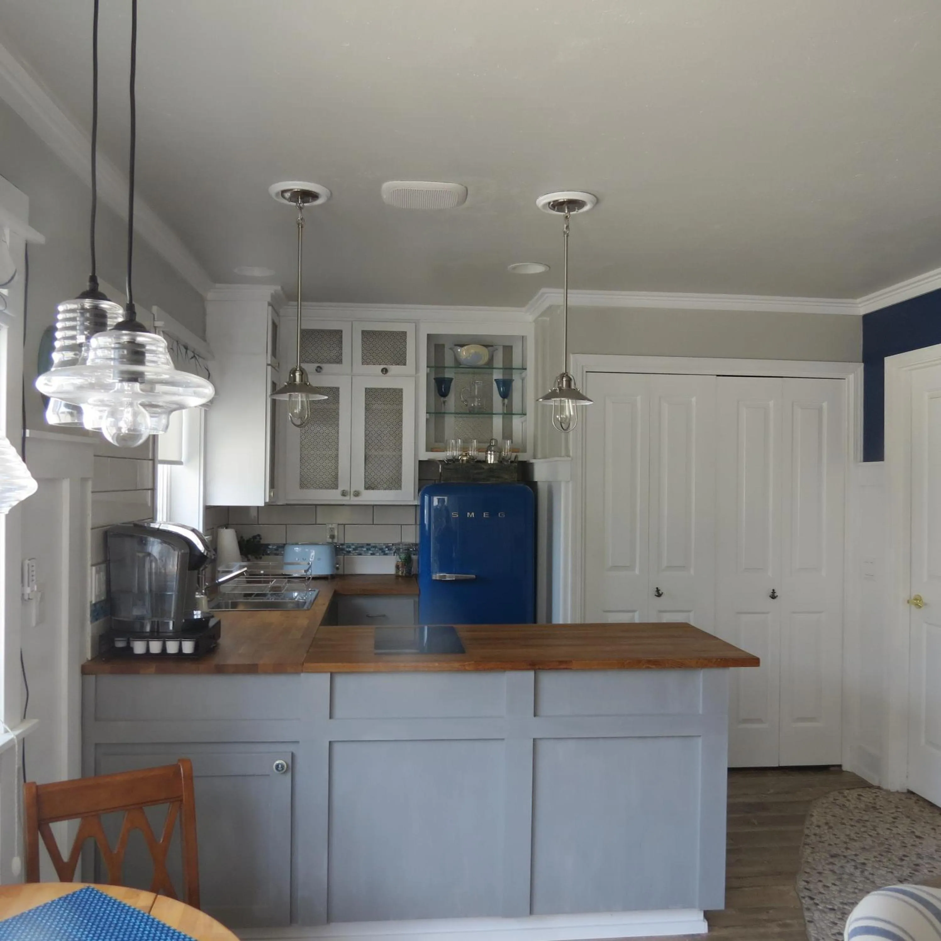 Kitchen or kitchenette in Tanbark Shores Guest Suite