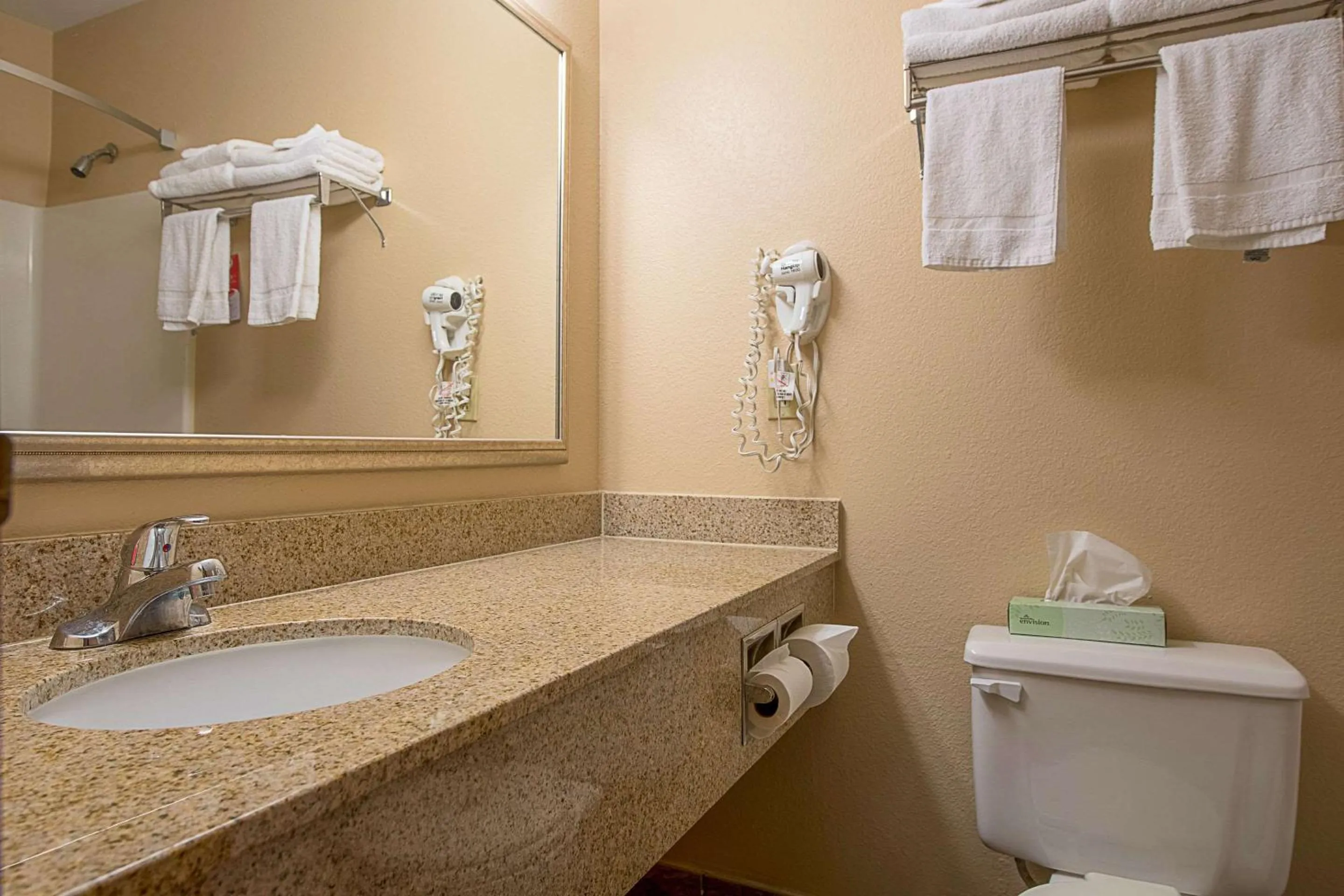 Photo of the whole room in Econo Lodge Buckley