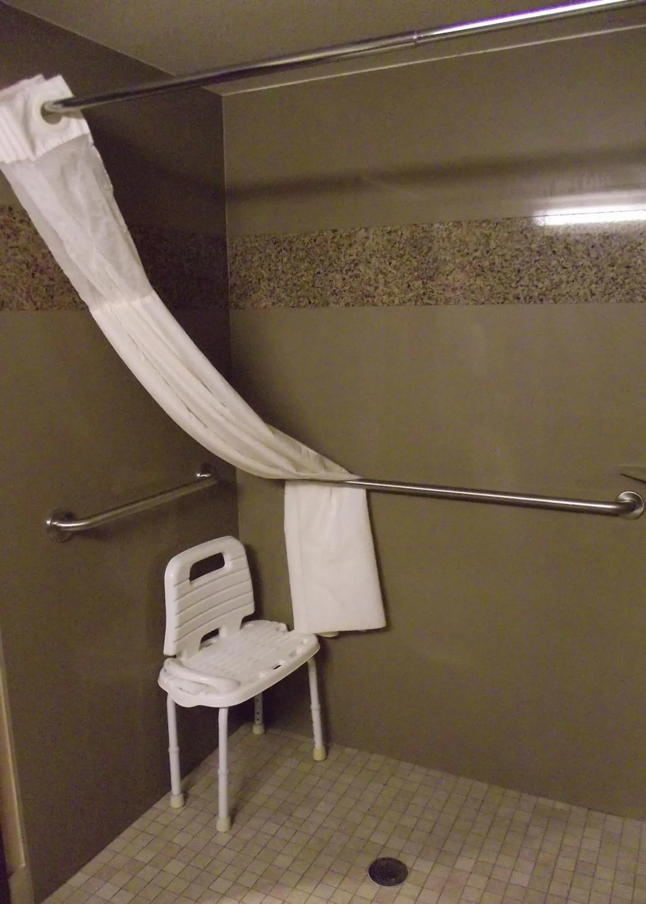 Queen Room with Two Queen Beds and Walk-in Shower - Disability Access in Best Western Woodland Inn Queen Room with Two Queen Beds and Walk-in Shower - Disability Access in Best Western Woodland Inn