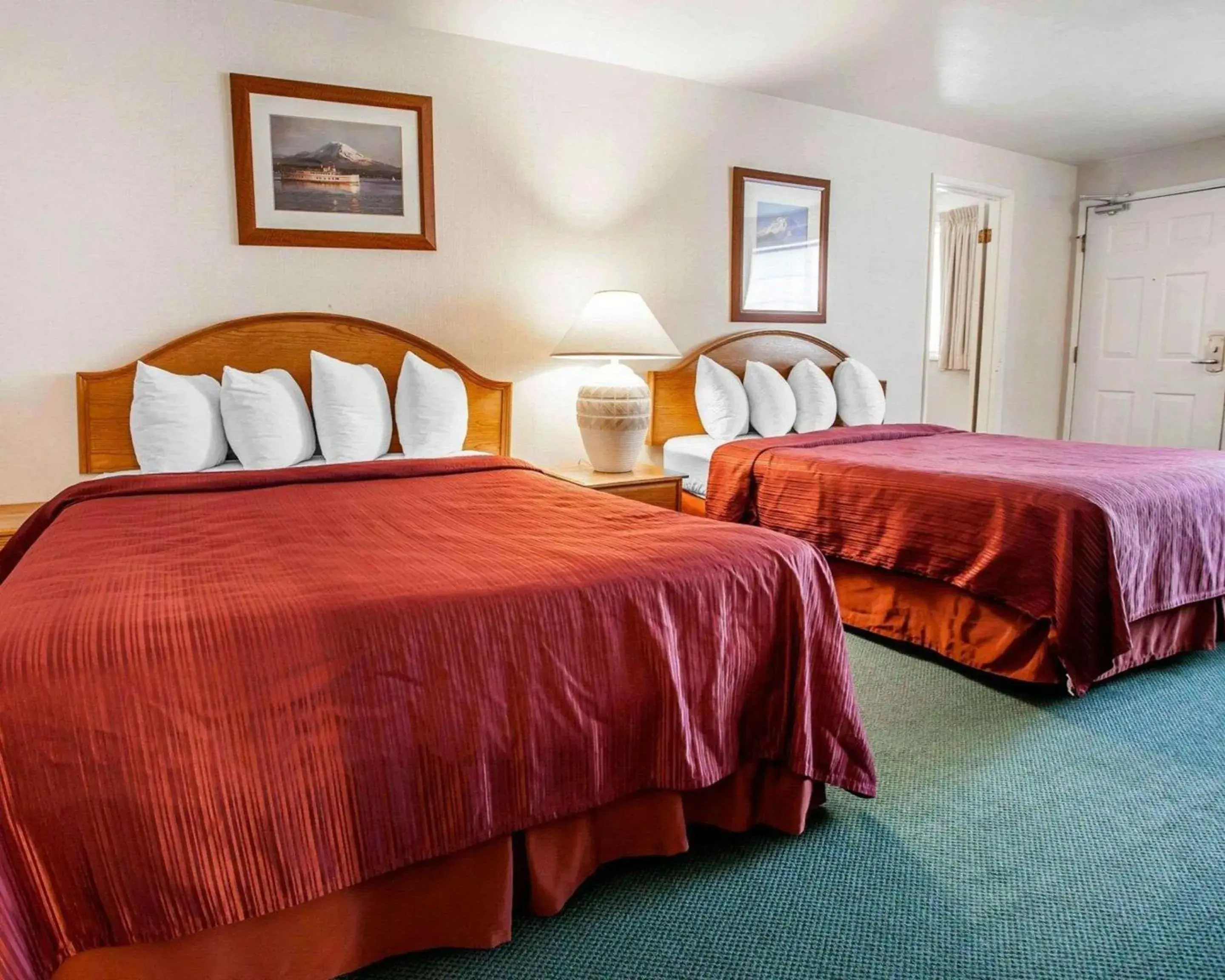 Quality Inn & Suites Bremerton near Naval Shipyard Quality Inn & Suites Bremerton near Naval Shipyard