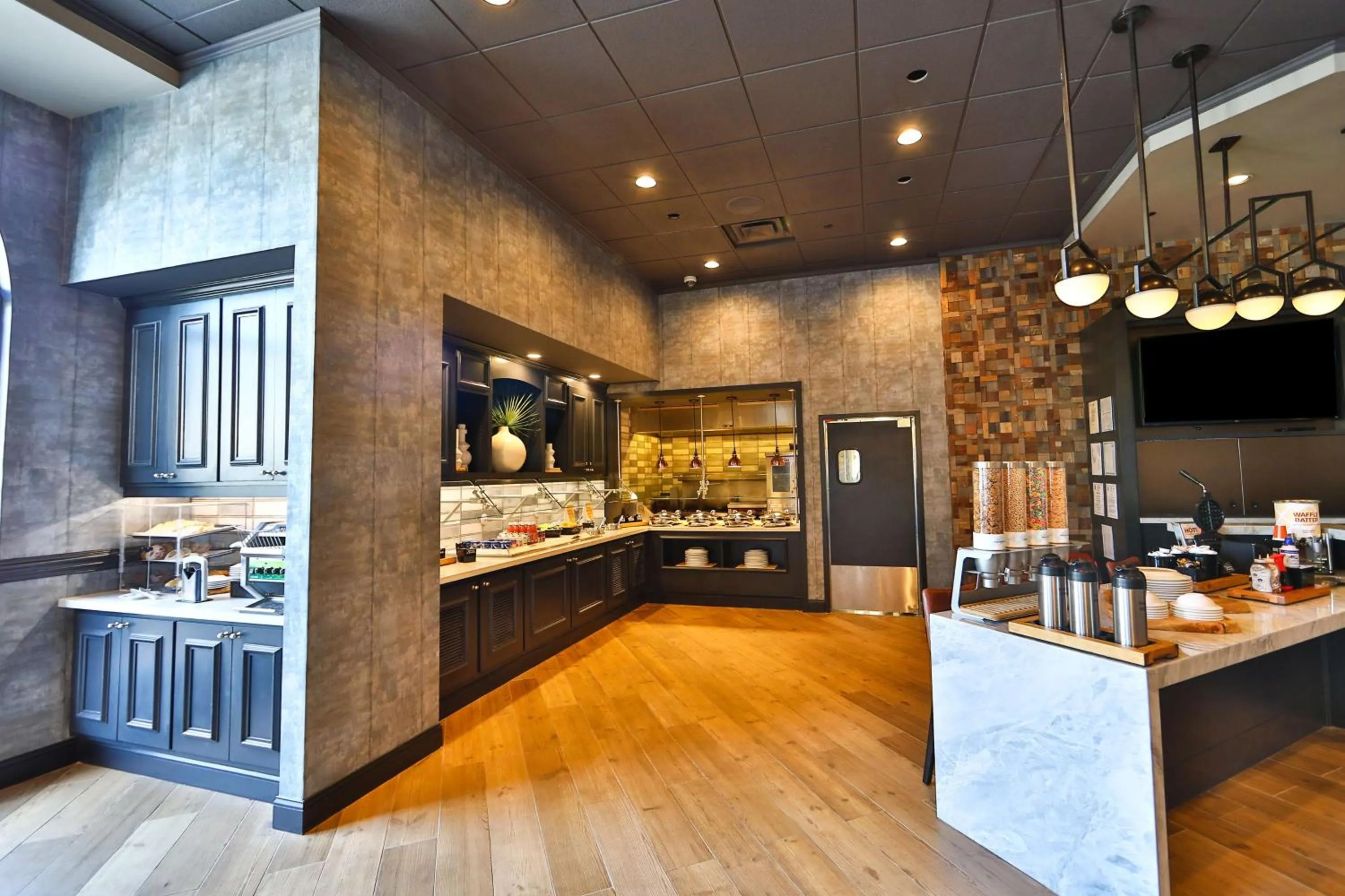Dining area in Hilton Garden Inn Savannah Historic District