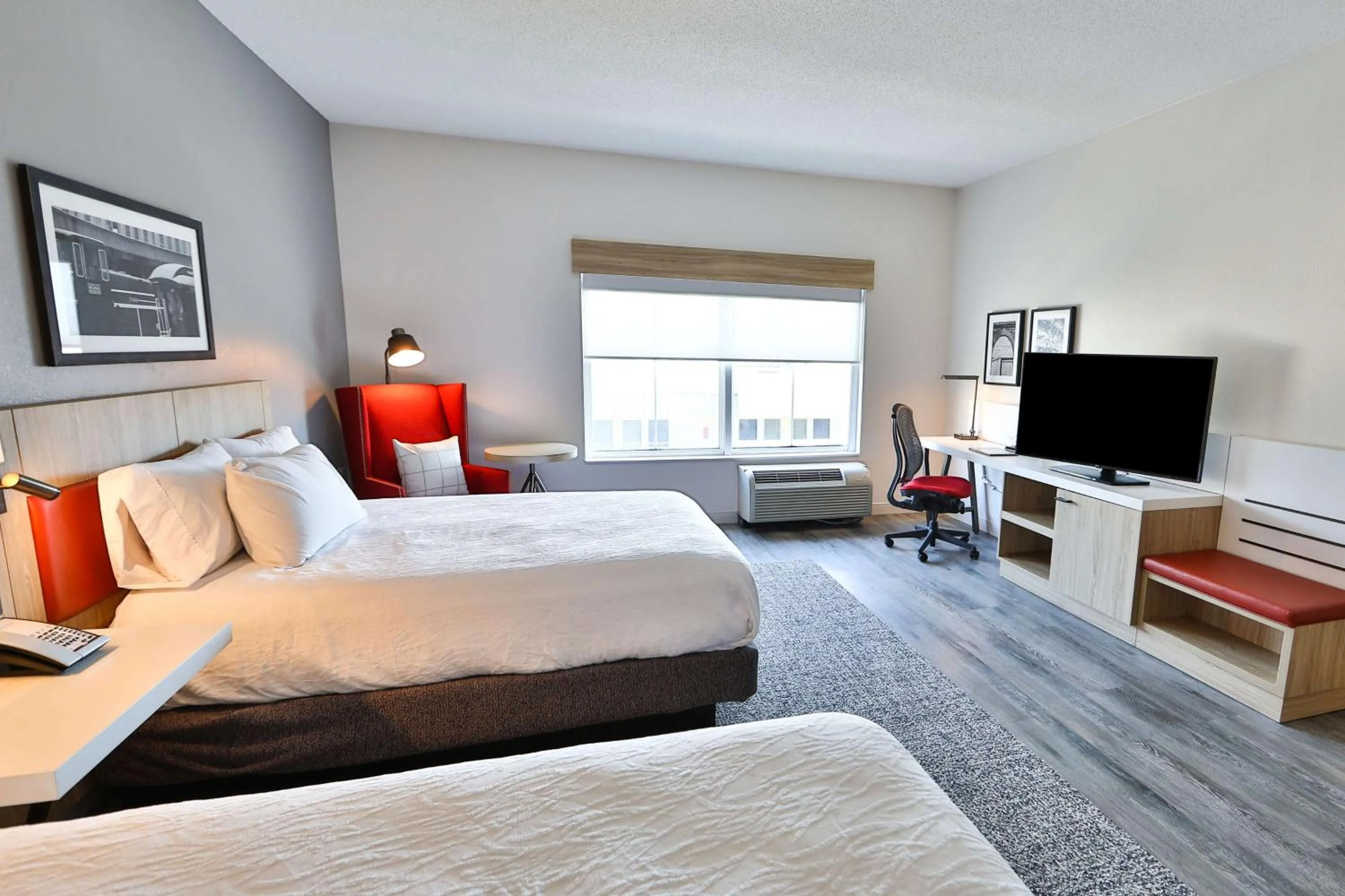 Bedroom, Bed in Hilton Garden Inn Savannah Historic District