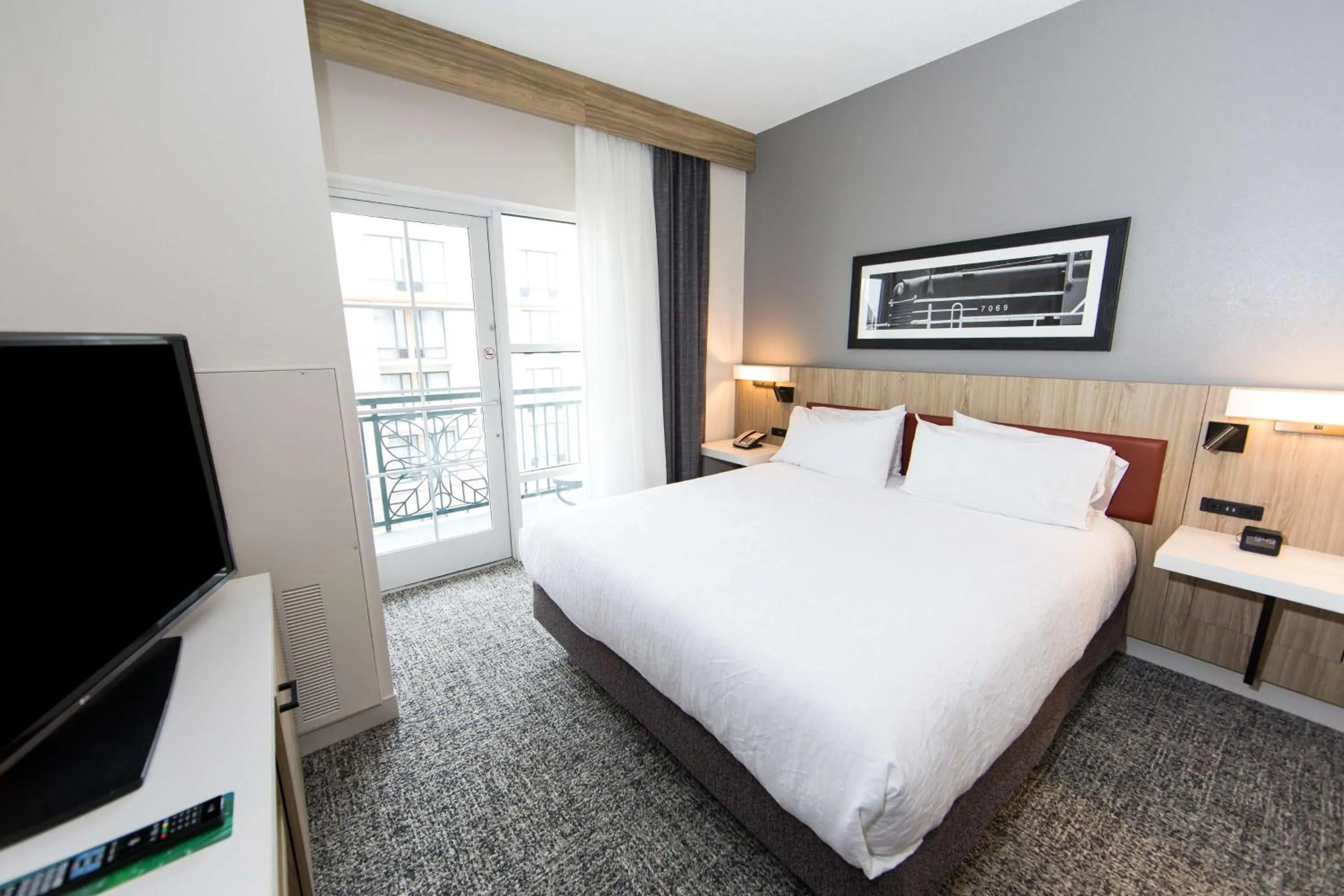 Bed in Hilton Garden Inn Savannah Historic District