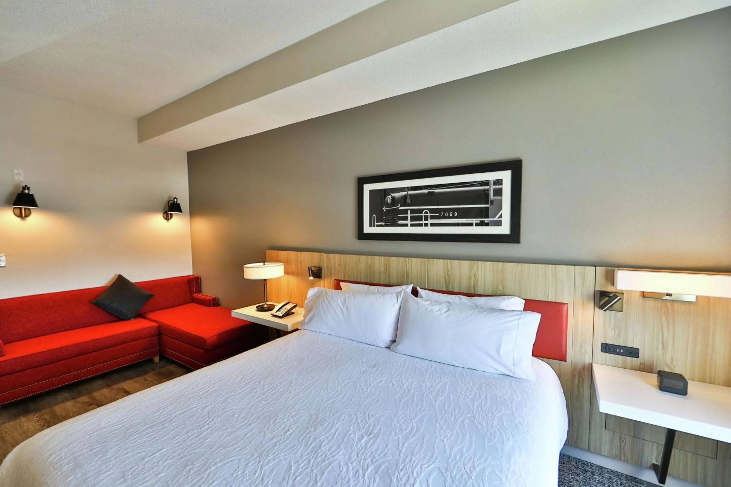 Bed in Hilton Garden Inn Savannah Historic District