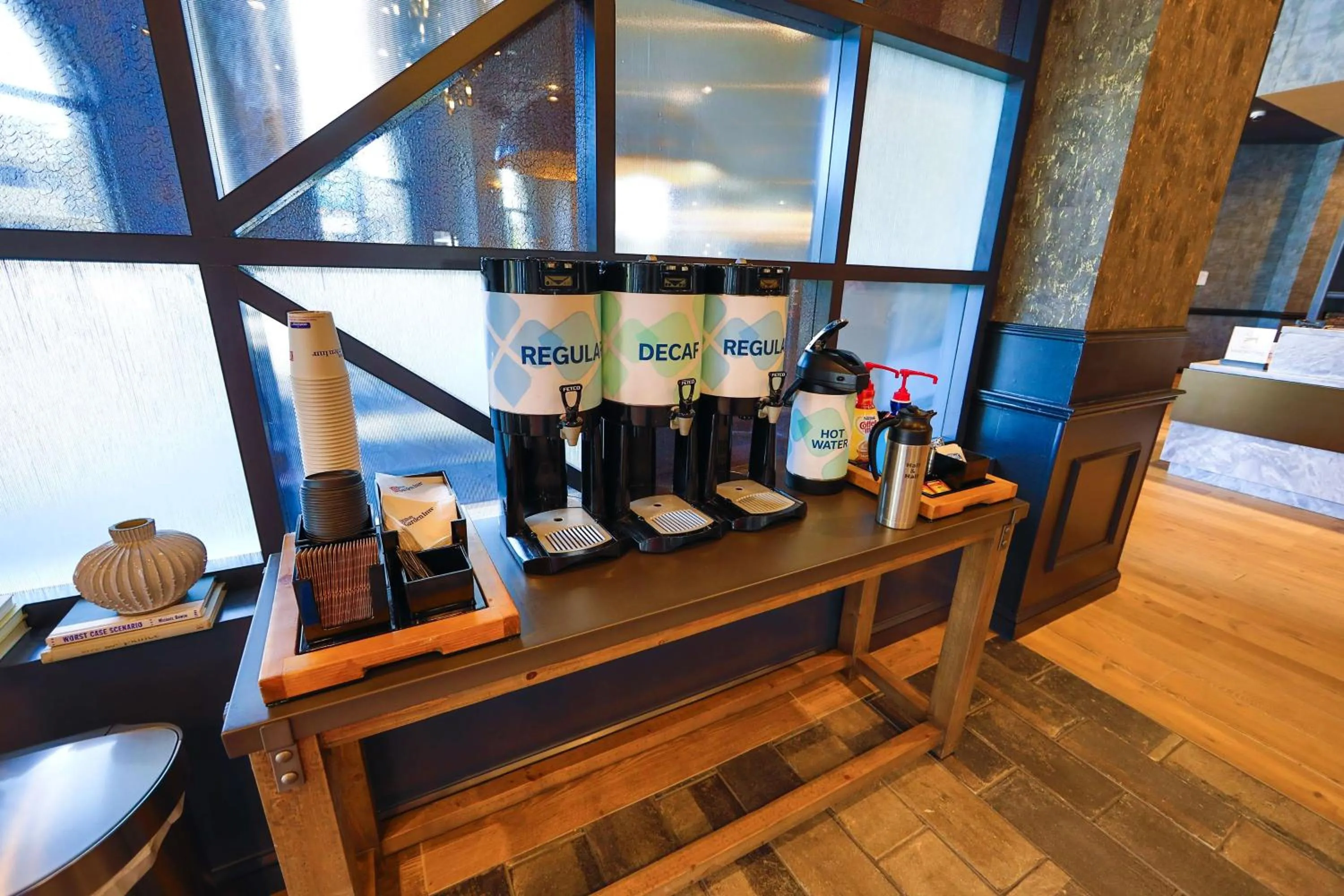 Dining area in Hilton Garden Inn Savannah Historic District