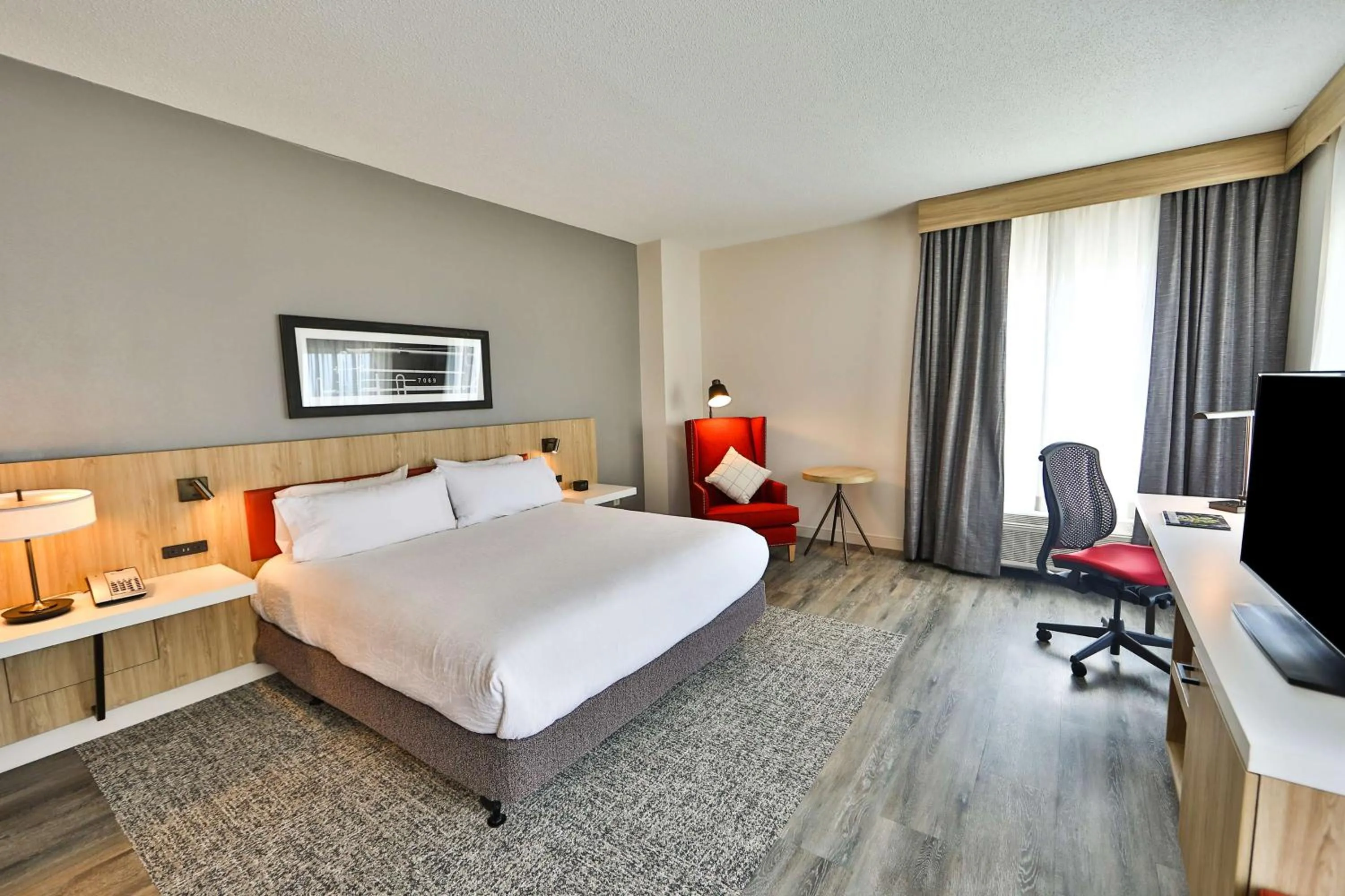 Bedroom, Bed in Hilton Garden Inn Savannah Historic District