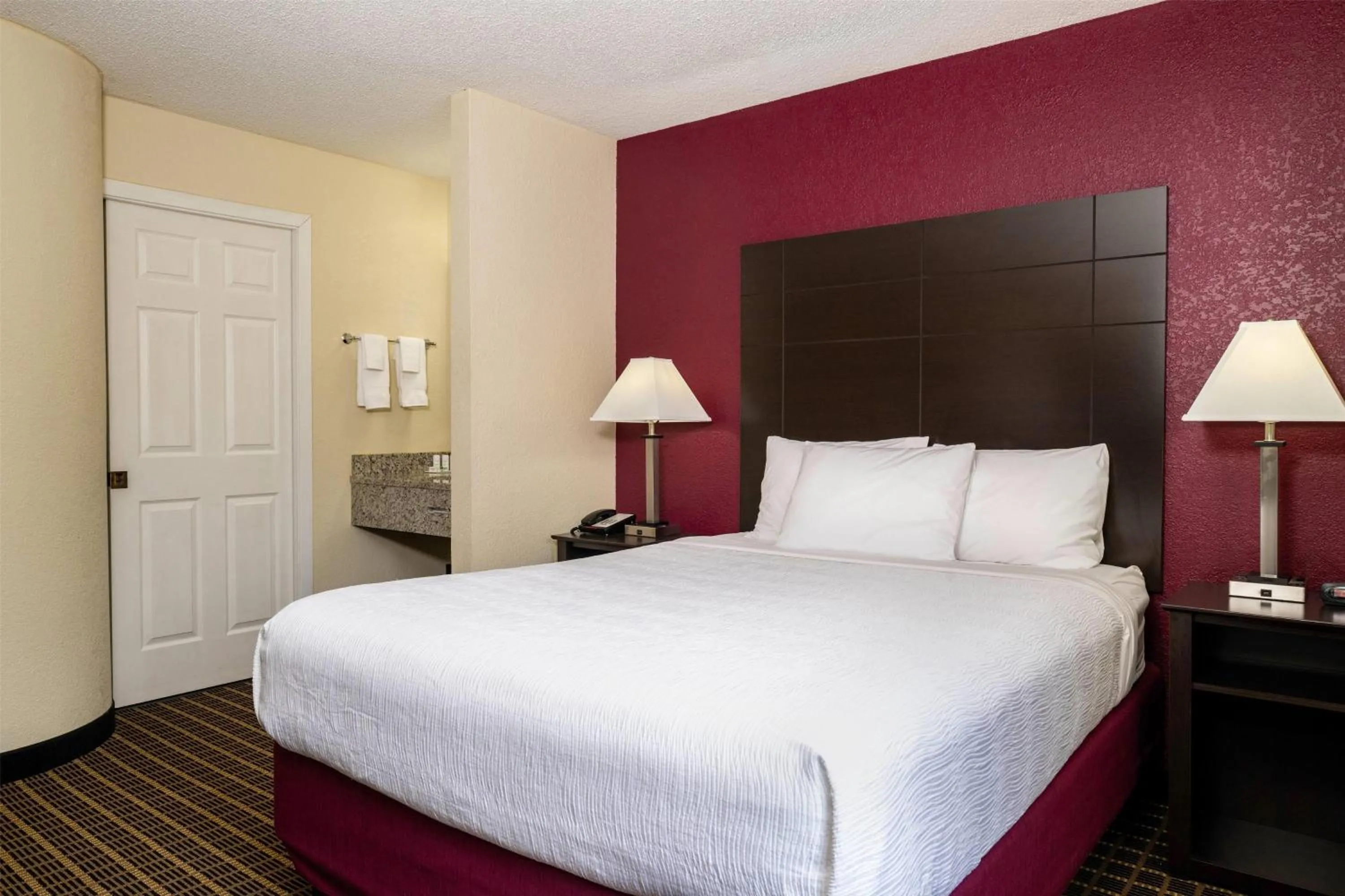 Photo of the whole room, Bed in Baymont Inn & Suites by Wyndham Mukwonago