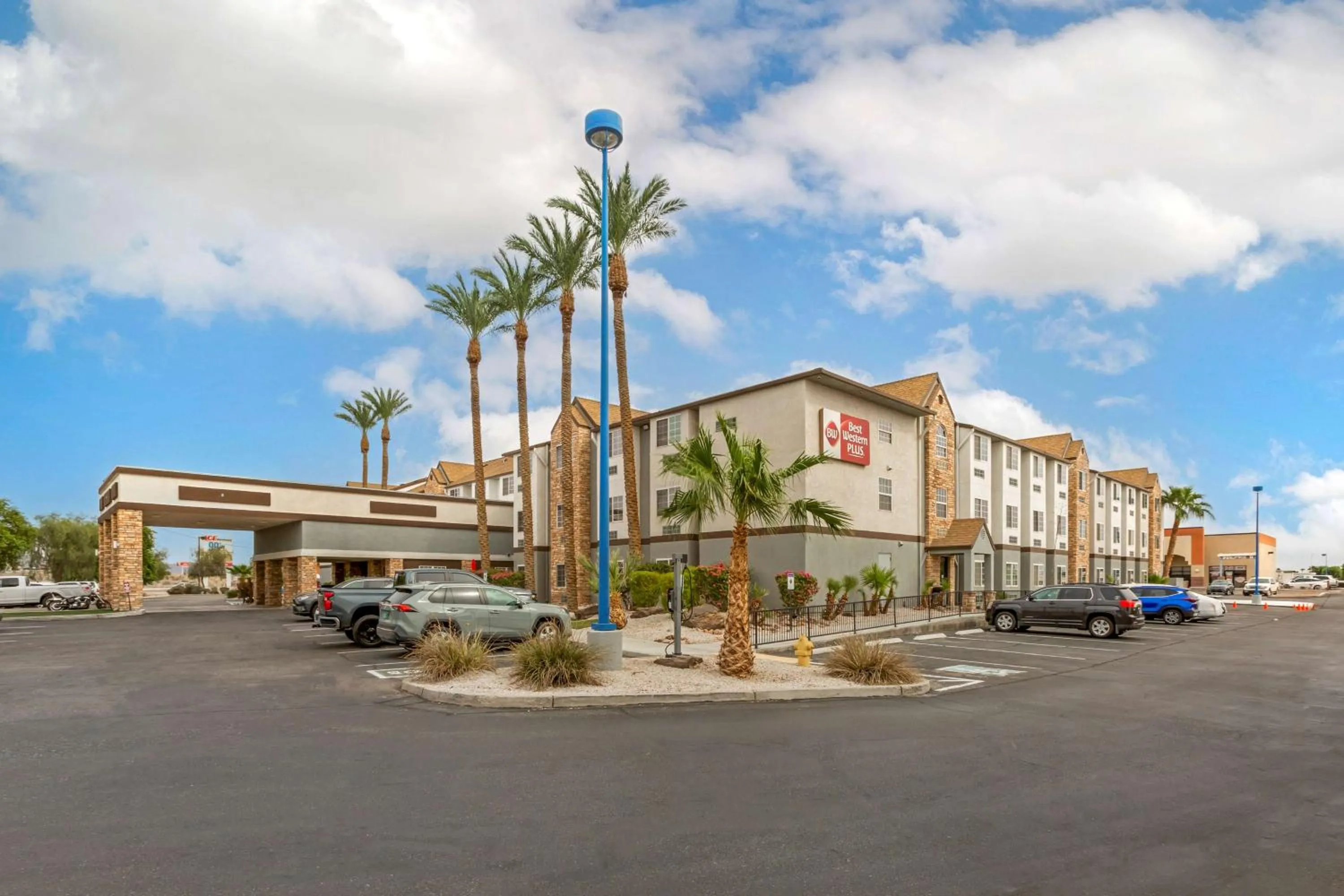 Property building in Best Western Plus Yuma Foothills Inn & Suites