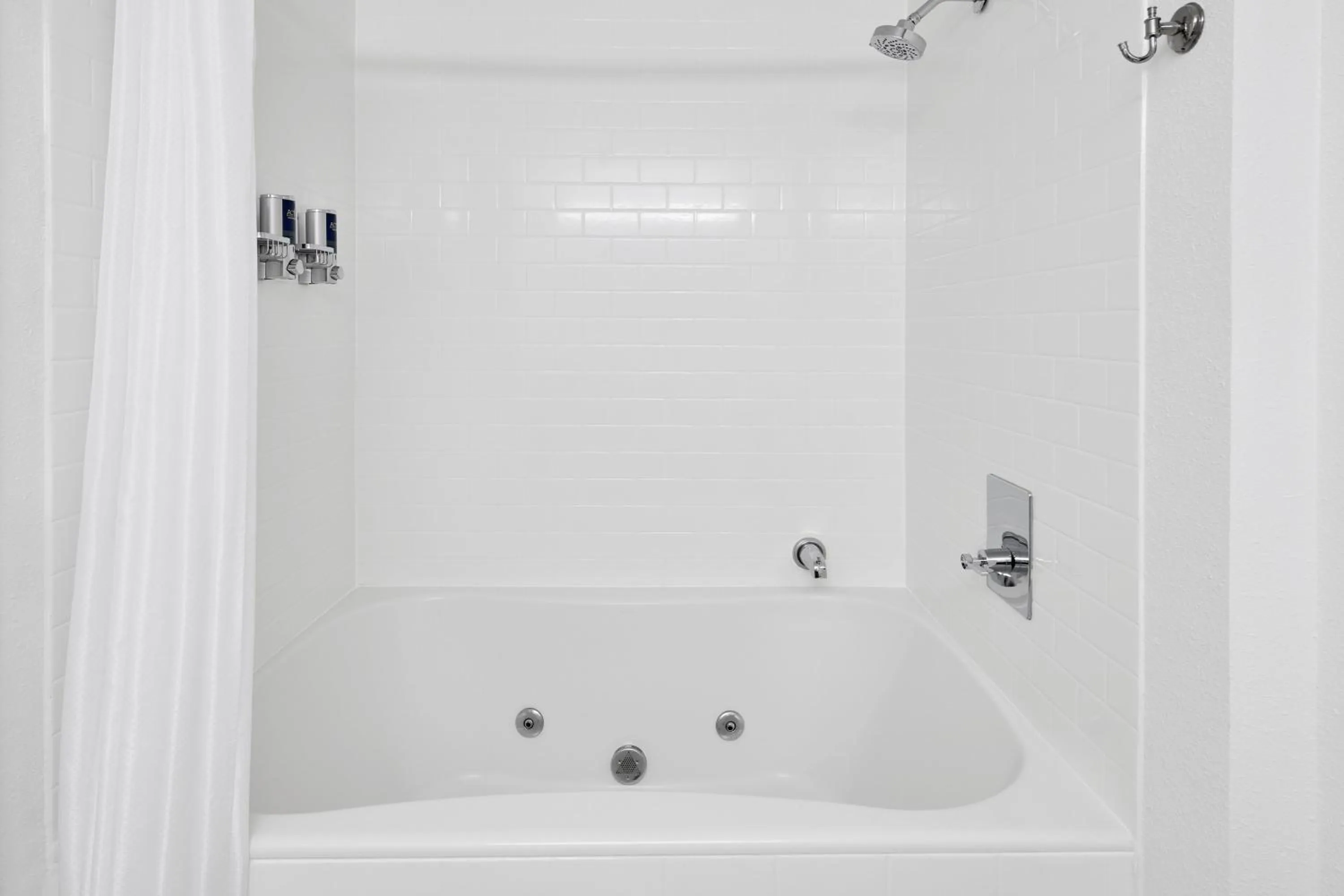 Bathroom in Royce Hotel