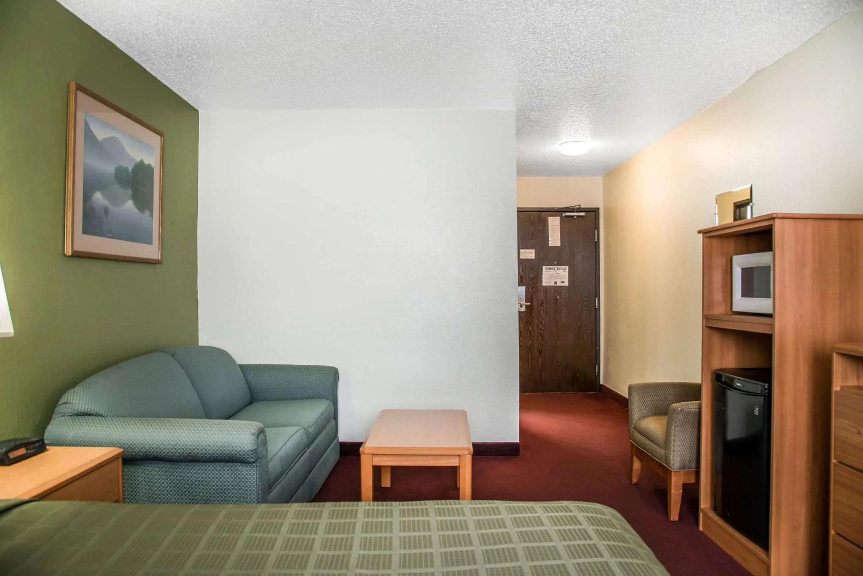 Photo of the whole room, Bed in Hudson Inn & Suites
