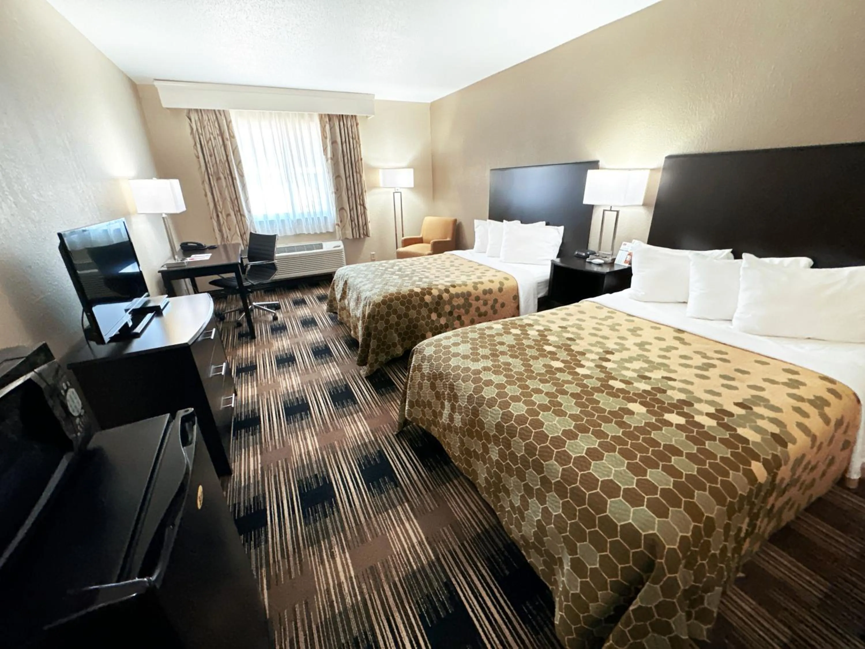 Bedroom, Bed in Econo Lodge Wausau - Rothschild