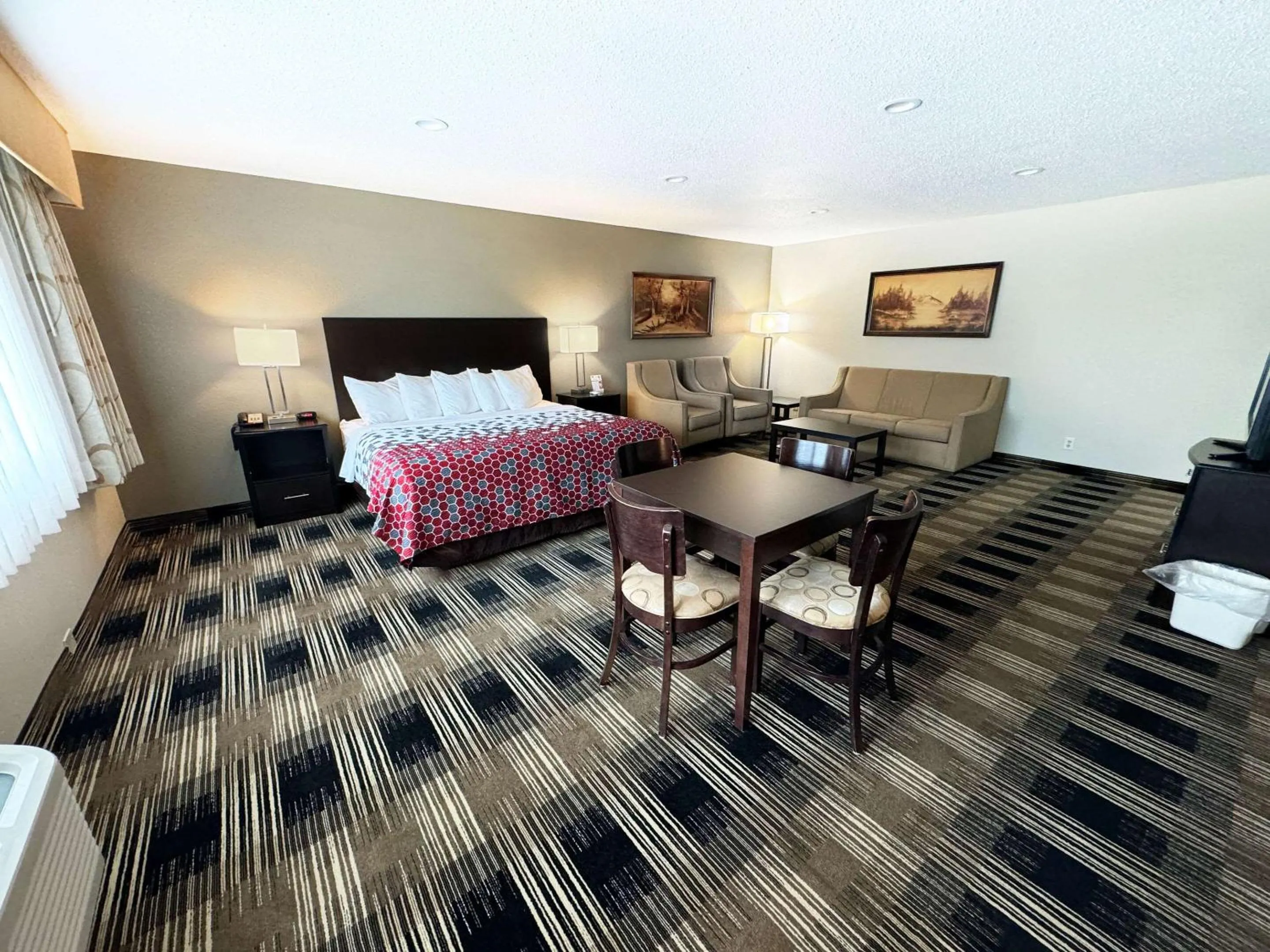 Bedroom, Bed in Econo Lodge Wausau - Rothschild