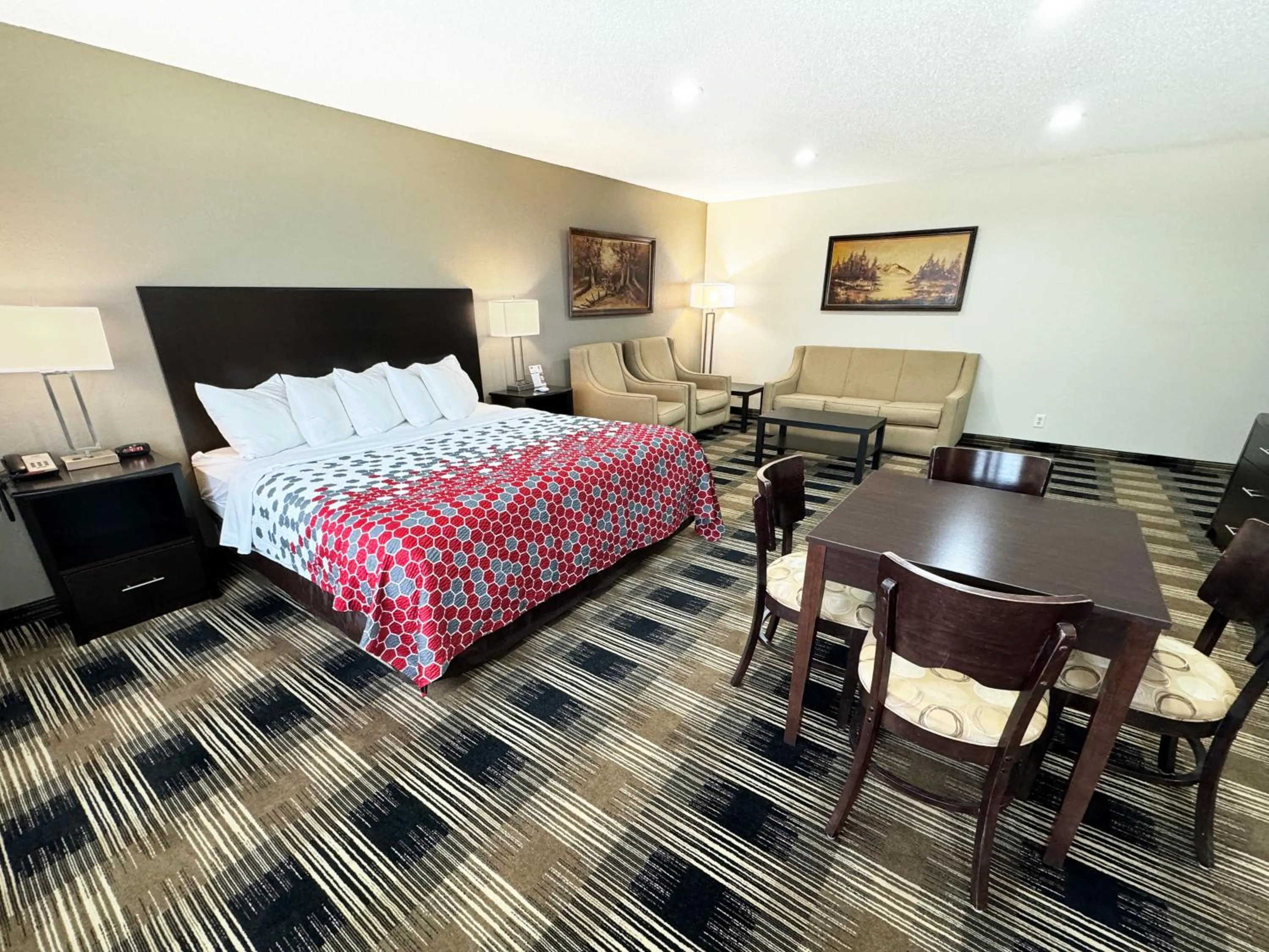 Bedroom, Bed in Econo Lodge Wausau - Rothschild