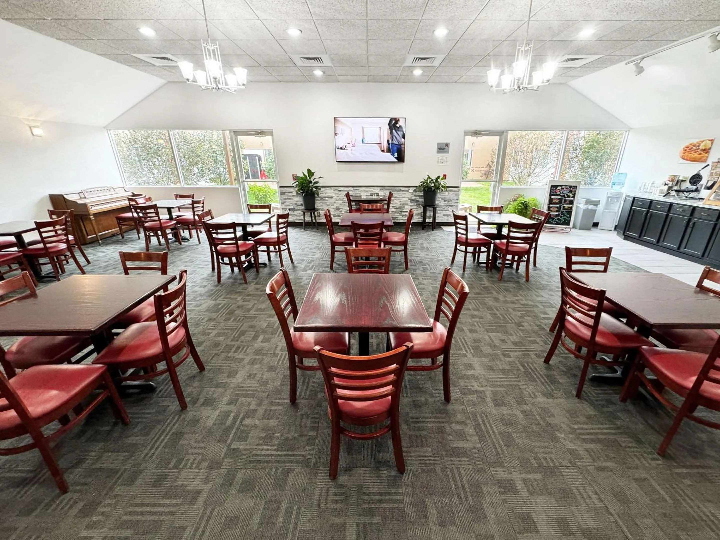 Breakfast in Econo Lodge Wausau - Rothschild