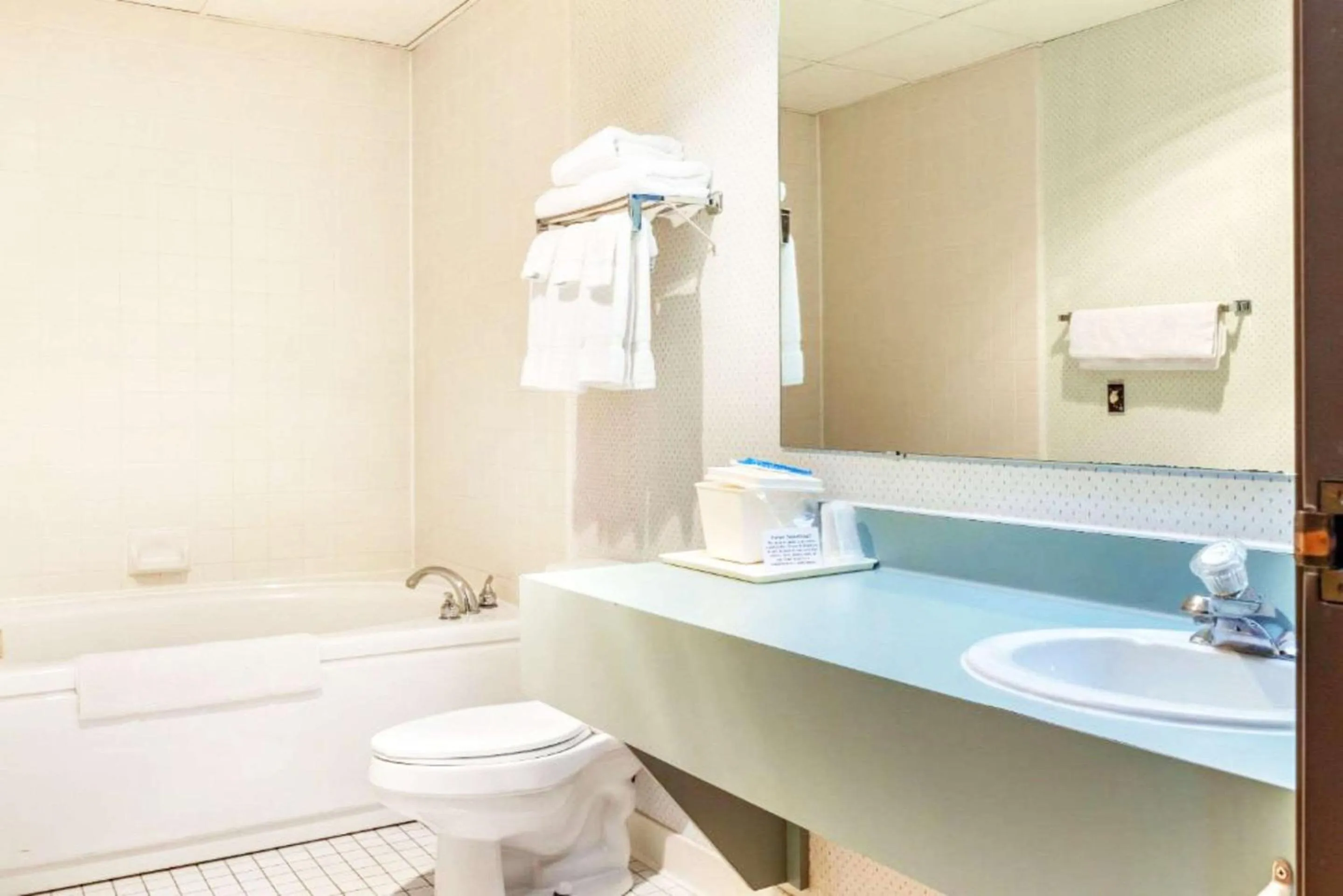 Bedroom in Econo Lodge Wausau - Rothschild