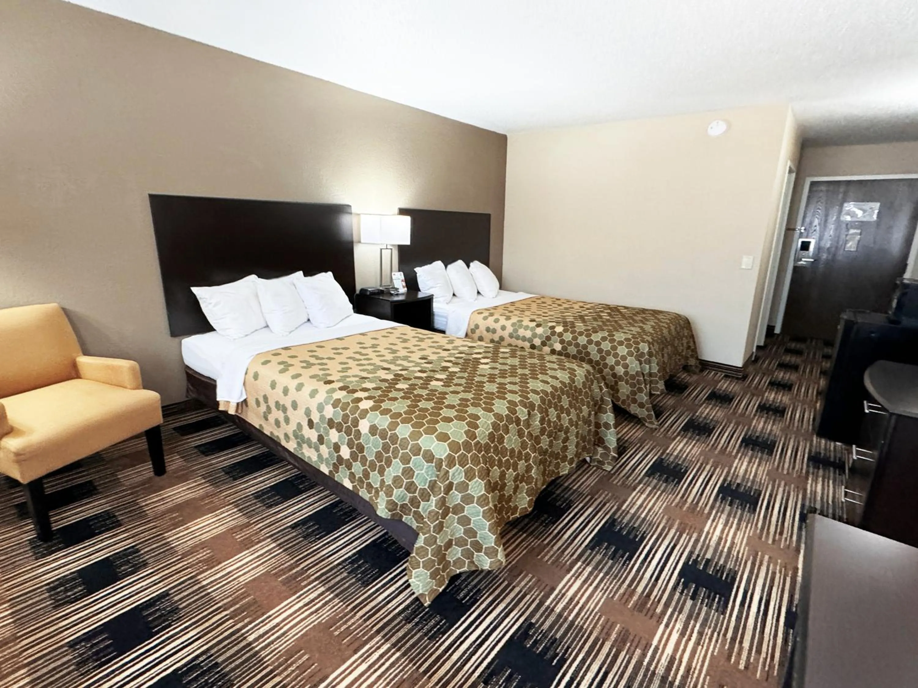 Bedroom, Bed in Econo Lodge Wausau - Rothschild