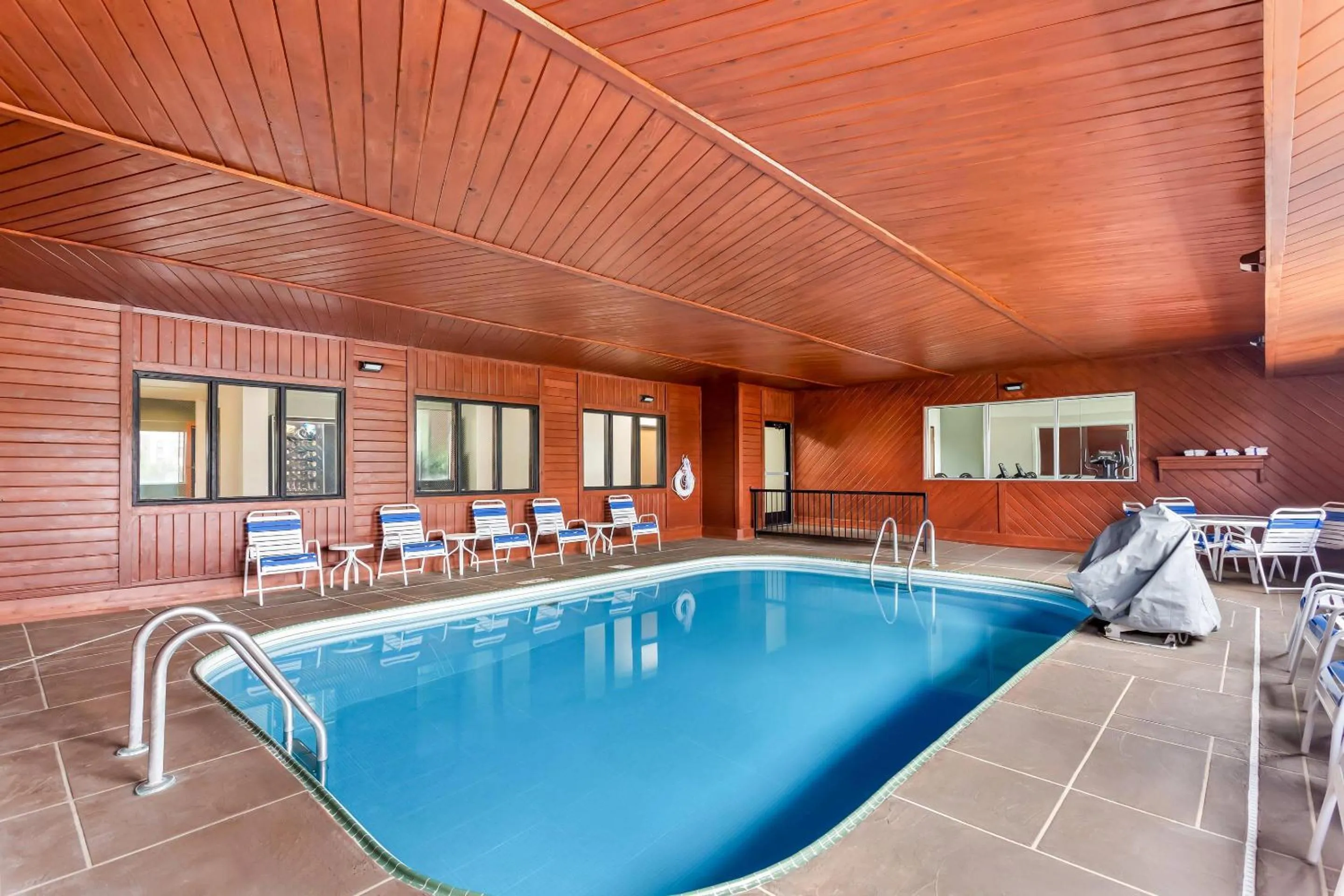 Swimming pool in Quality Inn Beloit