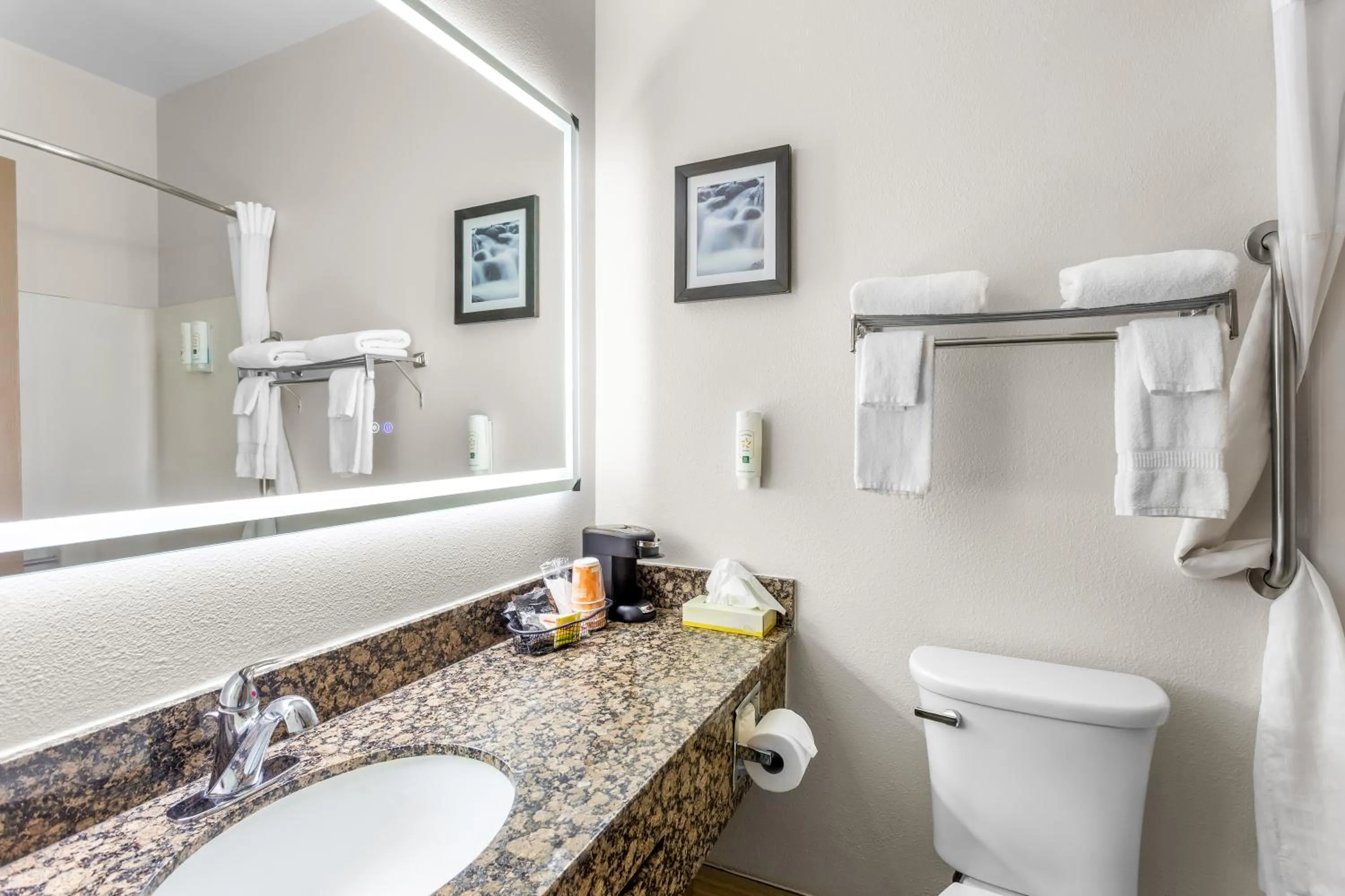 Toilet in Quality Inn Beloit