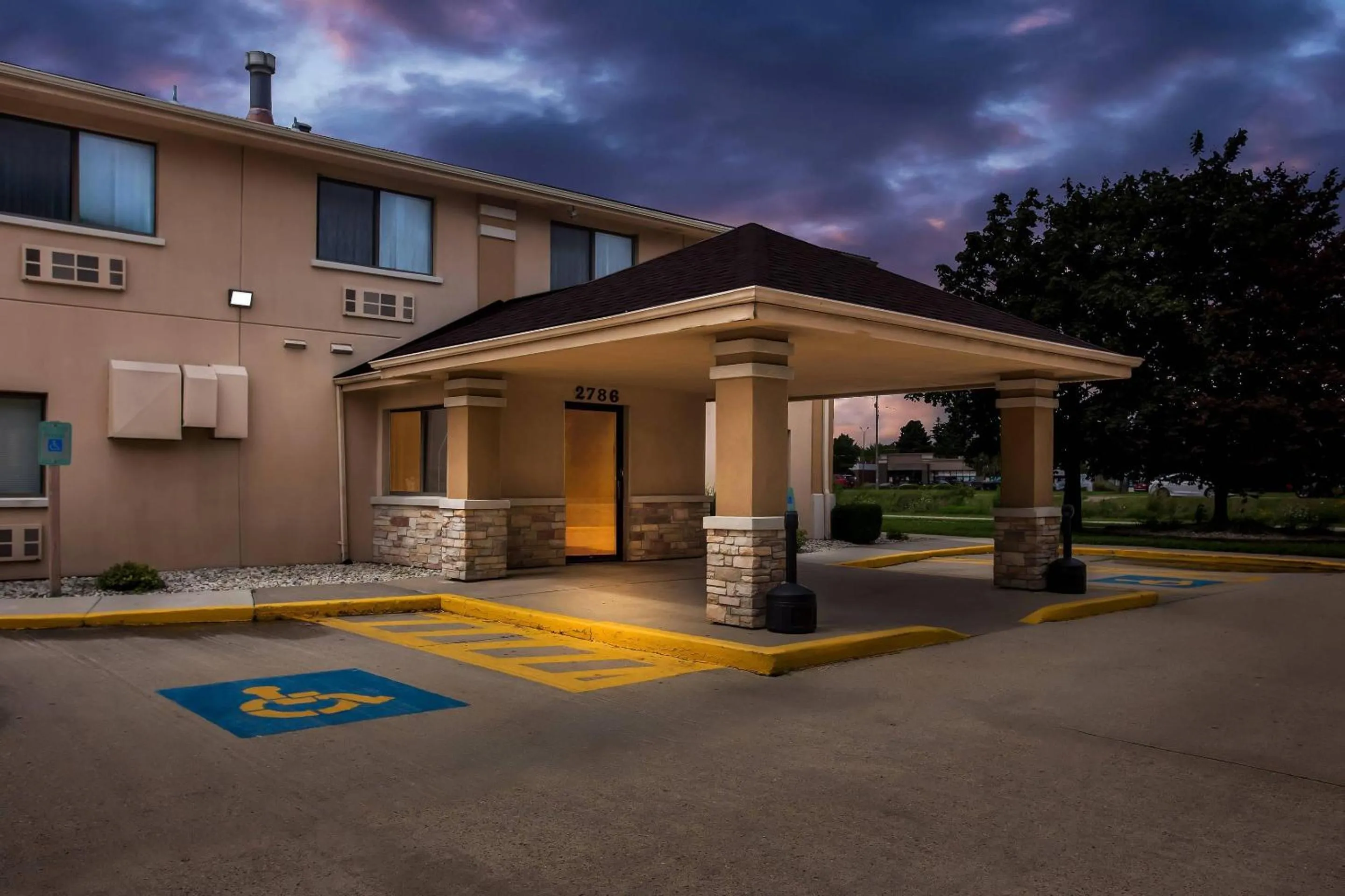 Property building in Quality Inn Beloit