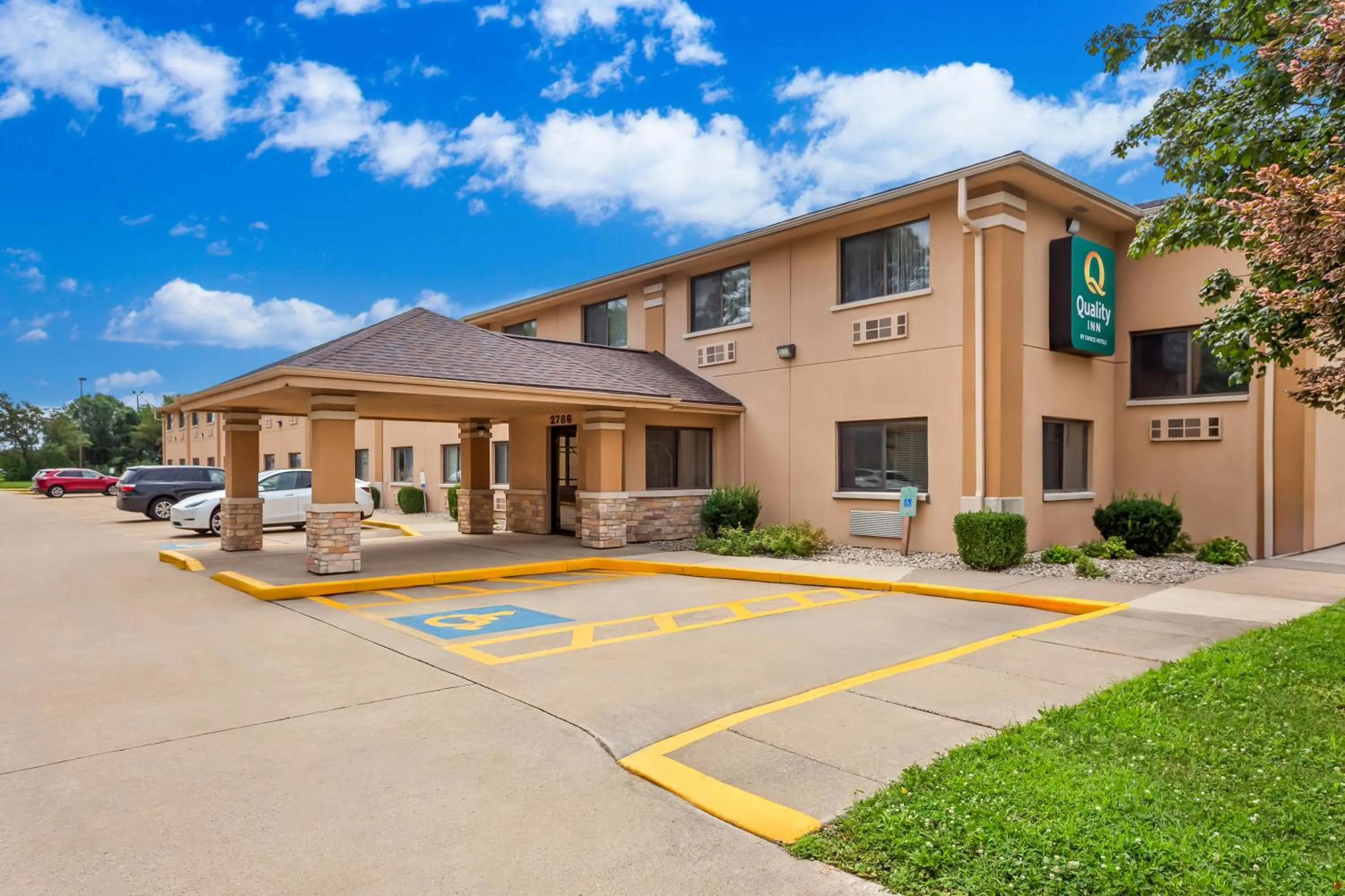 Property building in Quality Inn Beloit