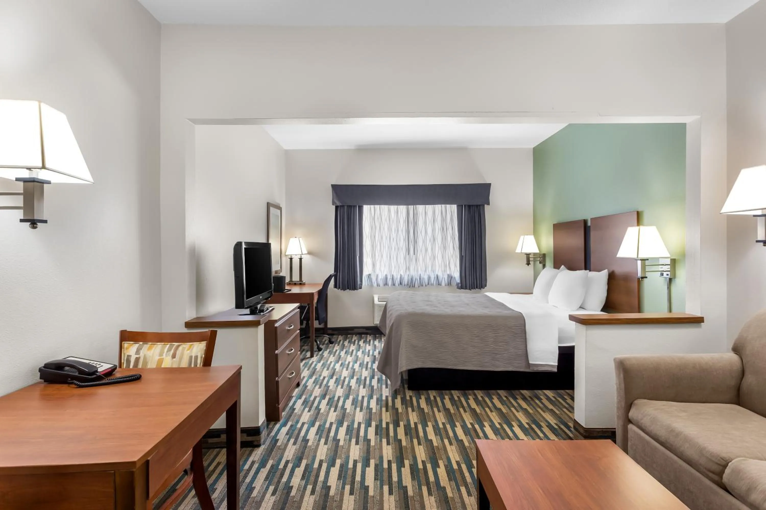 Photo of the whole room, Bed in Quality Inn Beloit