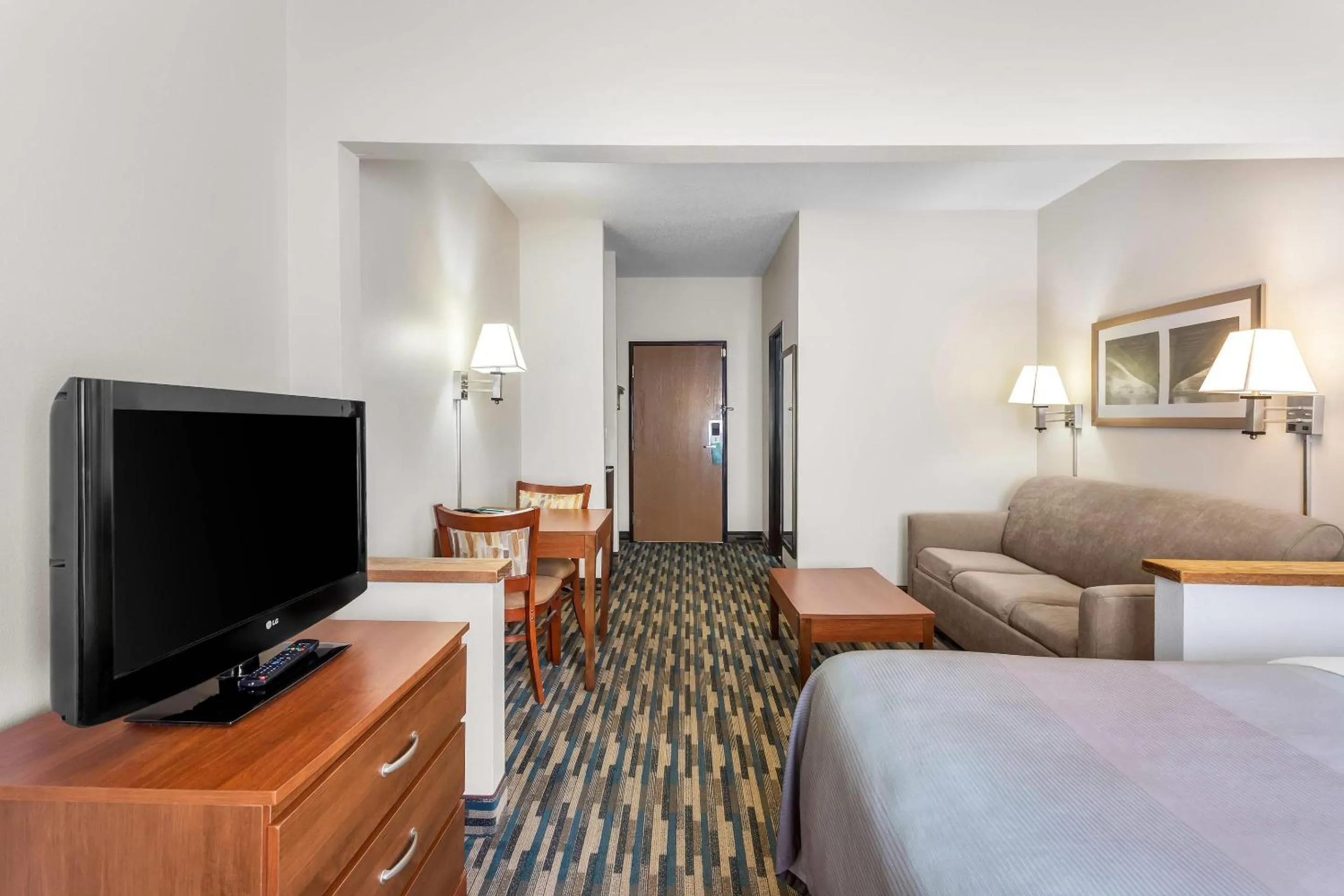 Bedroom, Bed in Quality Inn Beloit