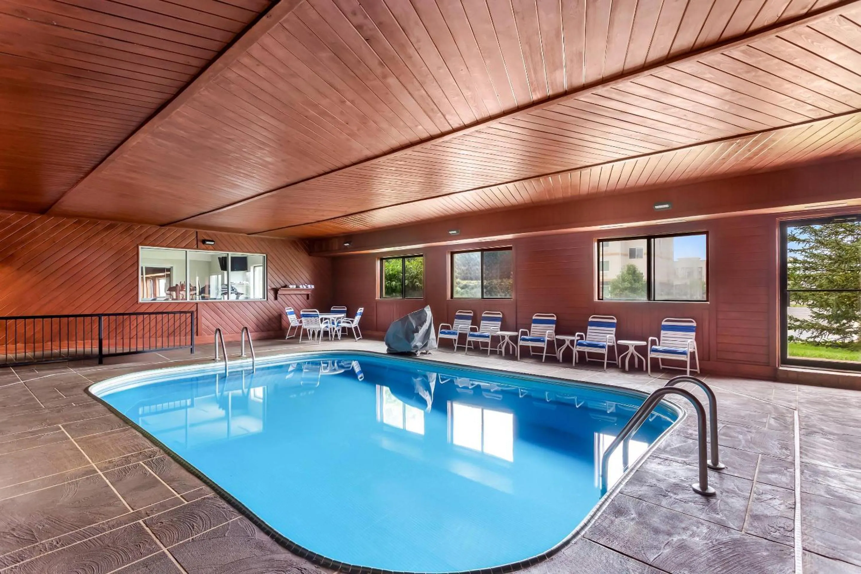 Swimming pool in Quality Inn Beloit