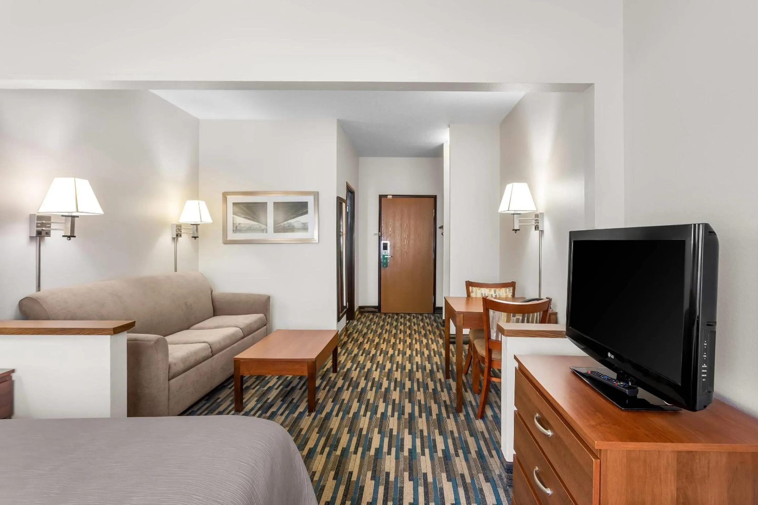 Bedroom, Bed in Quality Inn Beloit
