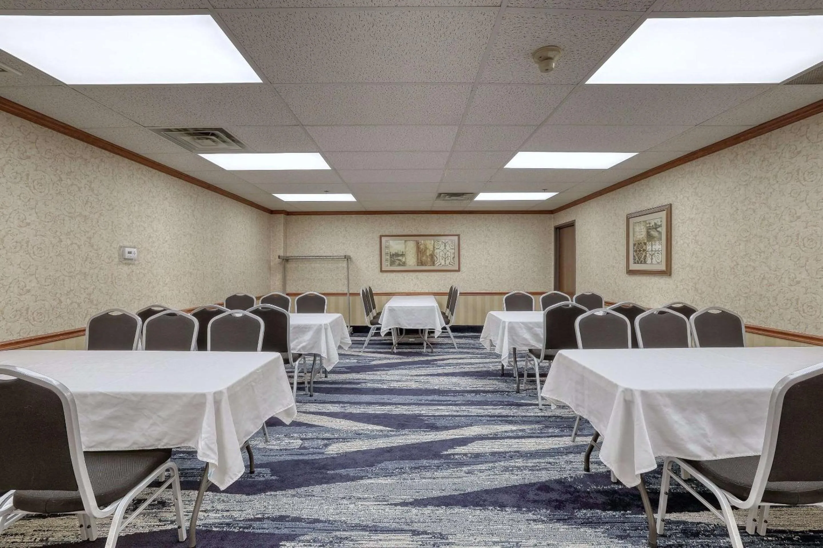 Meeting/conference room in Comfort Suites Appleton Airport