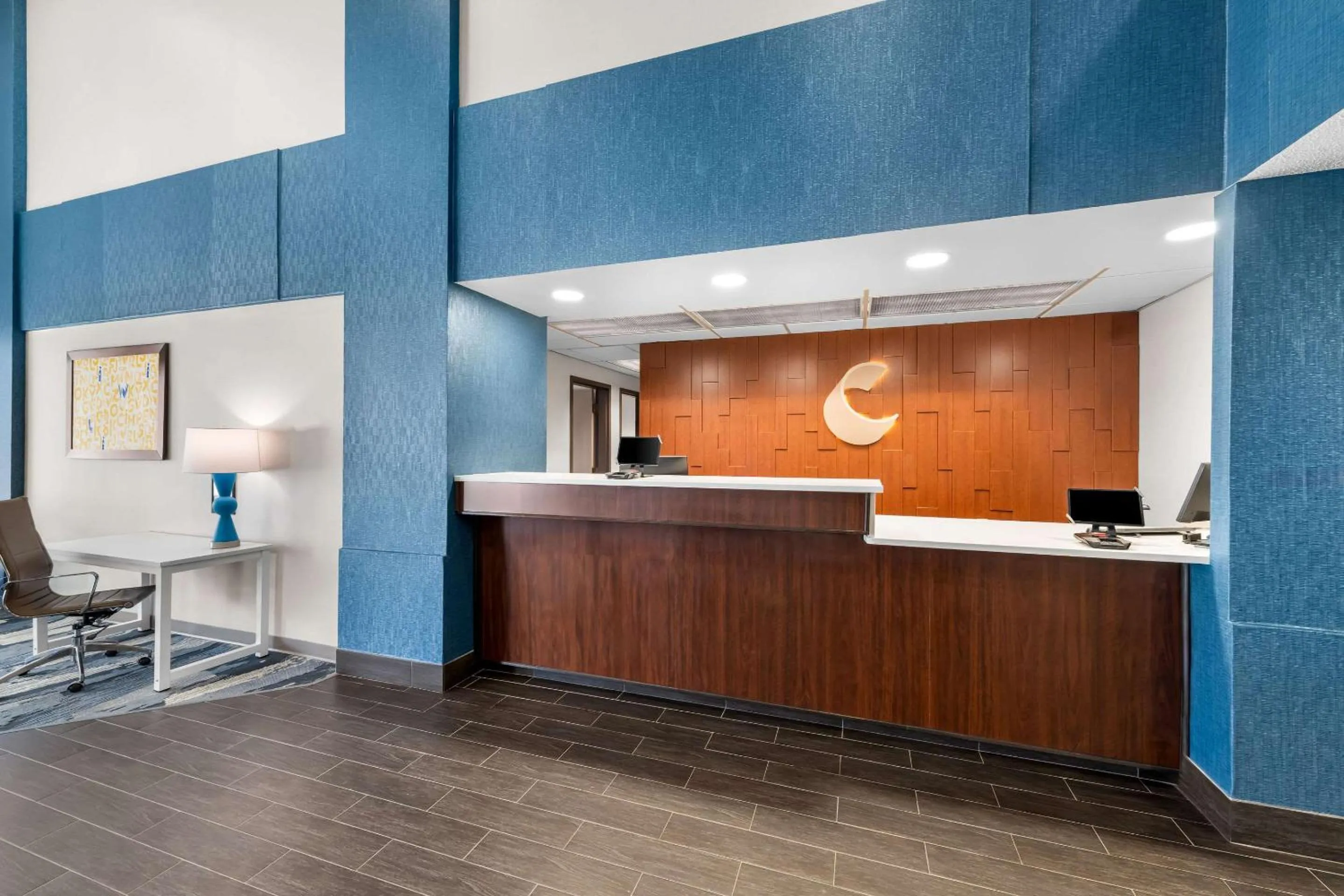 Lobby or reception in Comfort Suites Stevens Point