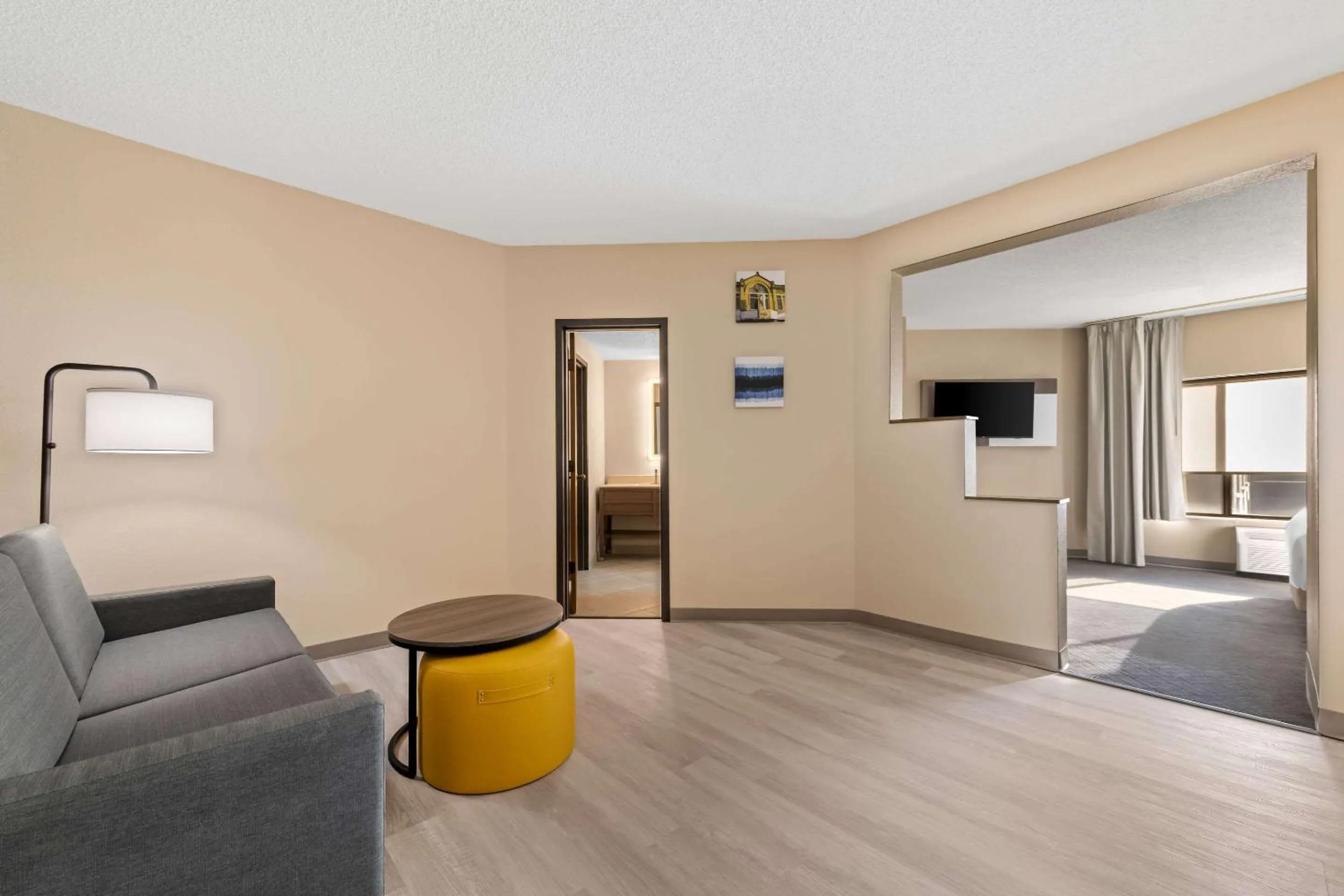 Bedroom in Comfort Suites Stevens Point