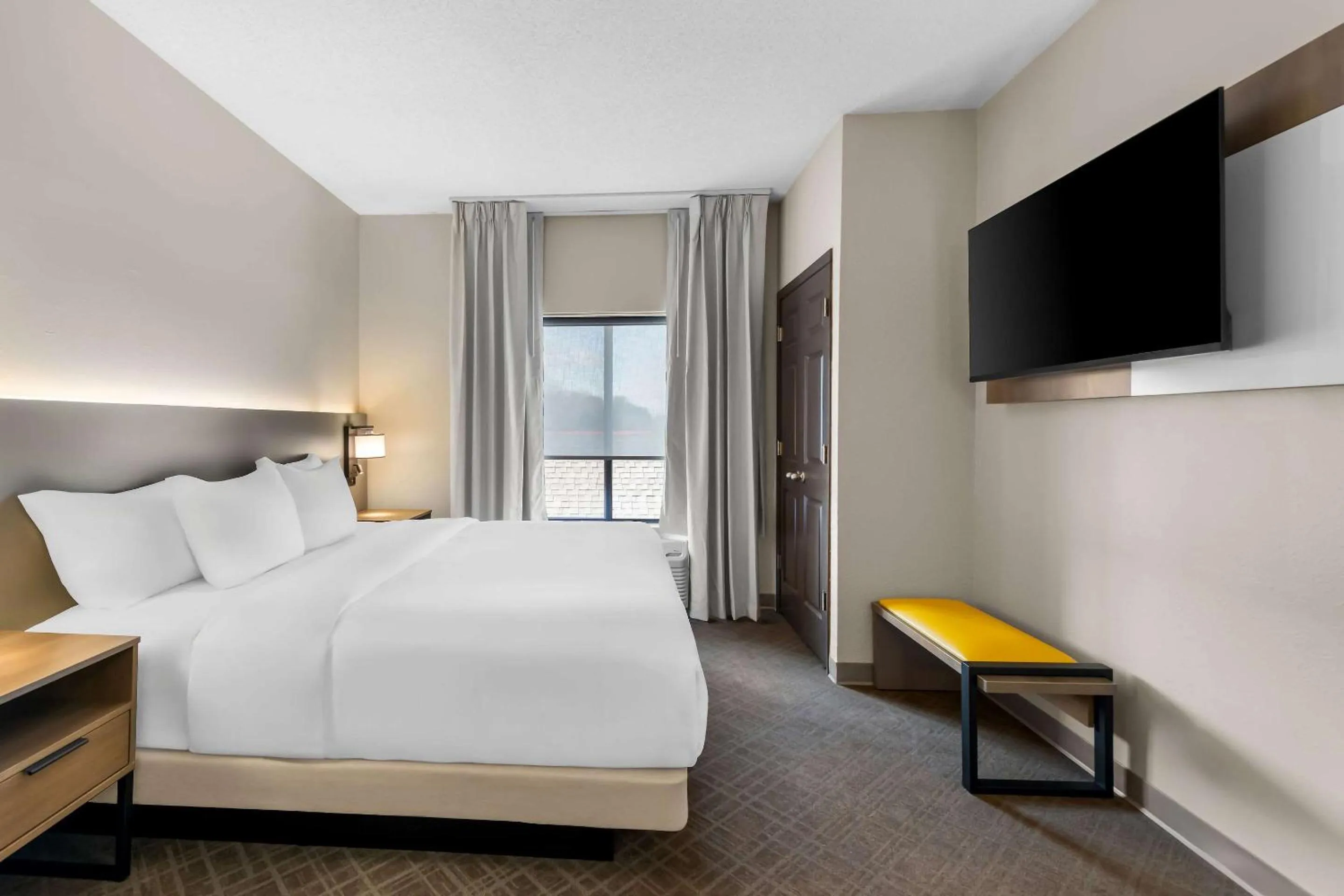 Bedroom, Bed in Comfort Suites Stevens Point