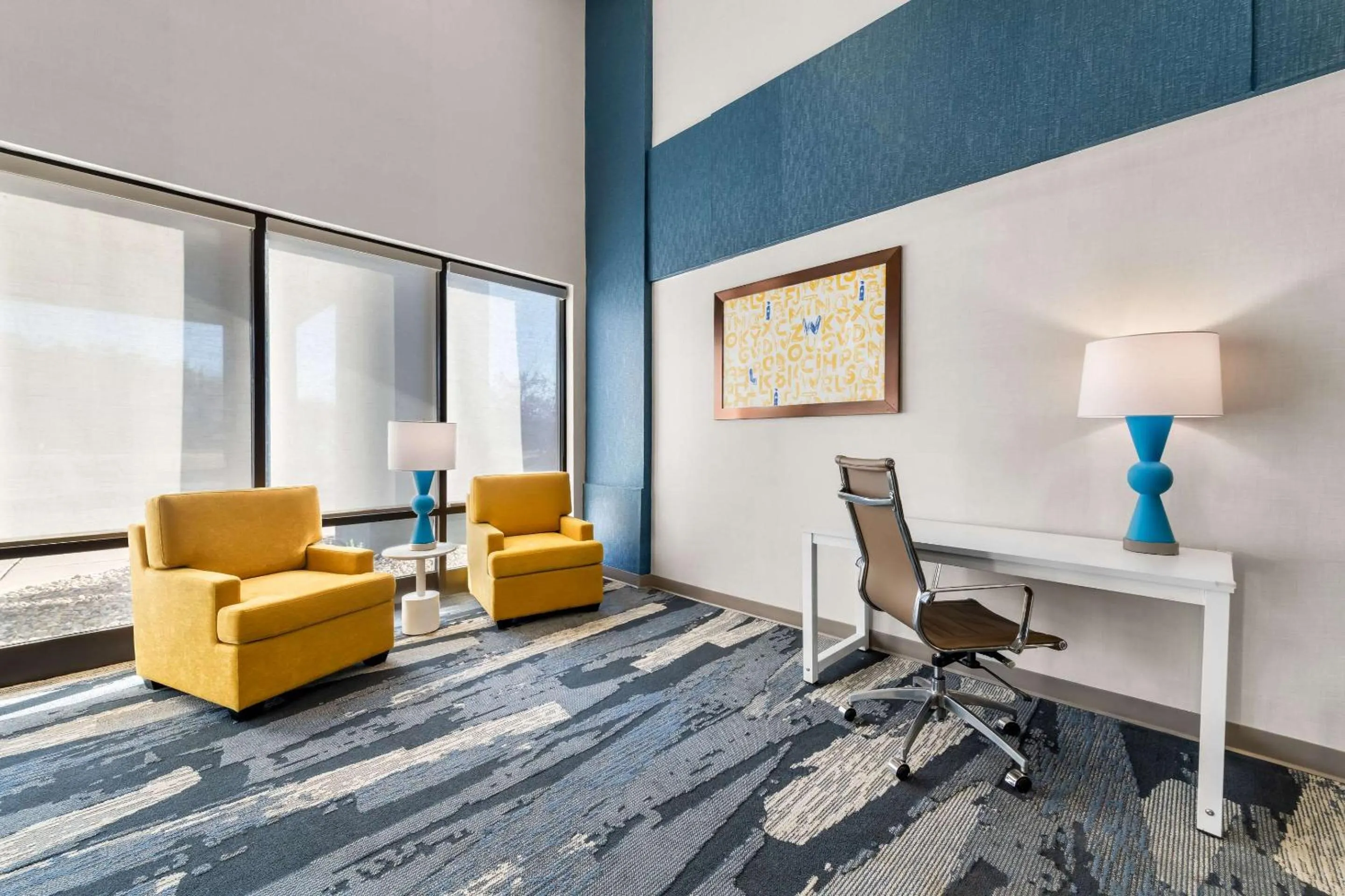 Lobby or reception in Comfort Suites Stevens Point