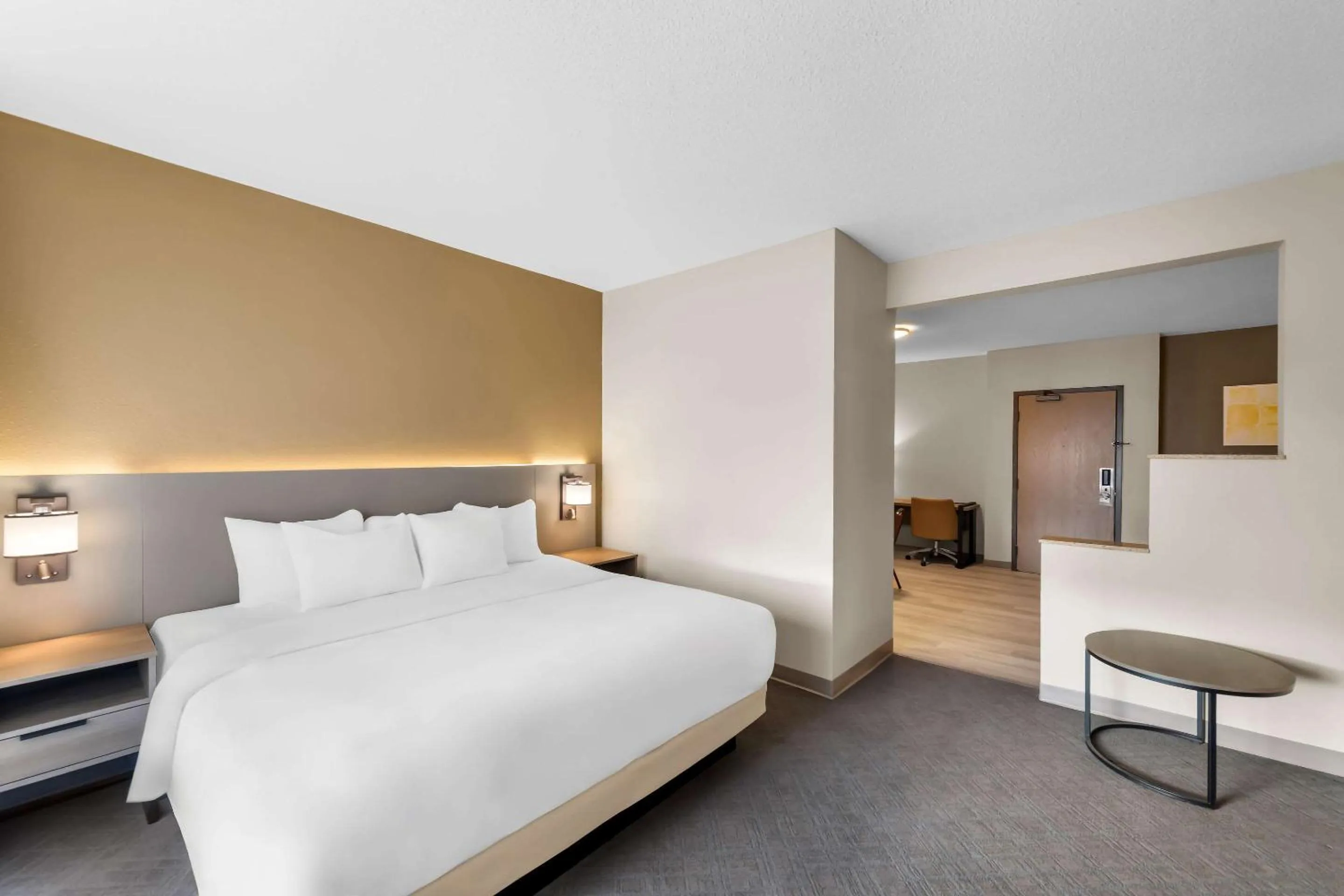 Bedroom, Bed in Comfort Suites Stevens Point