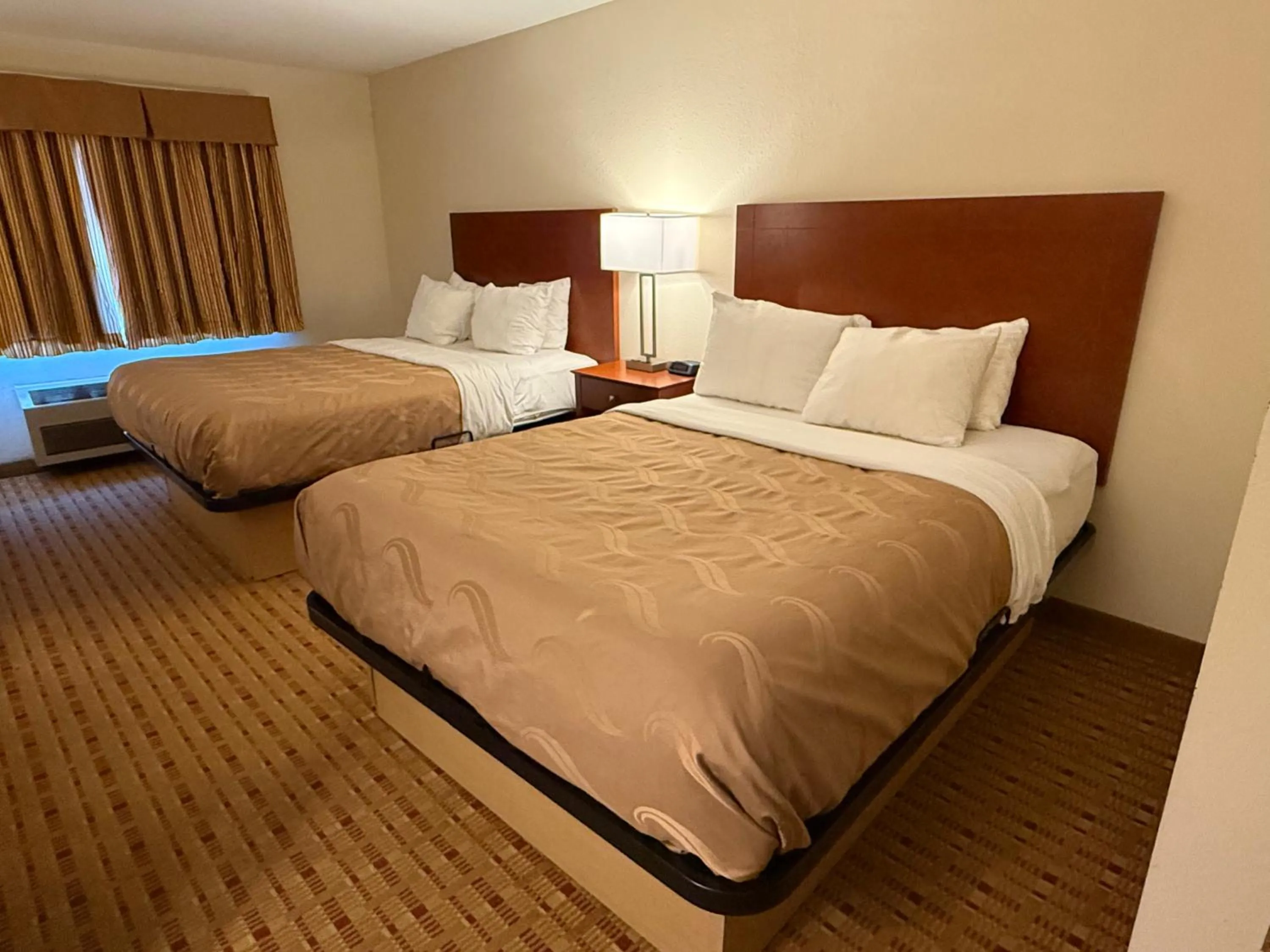Bed in Quality Inn & Suites Eau Claire University Area
