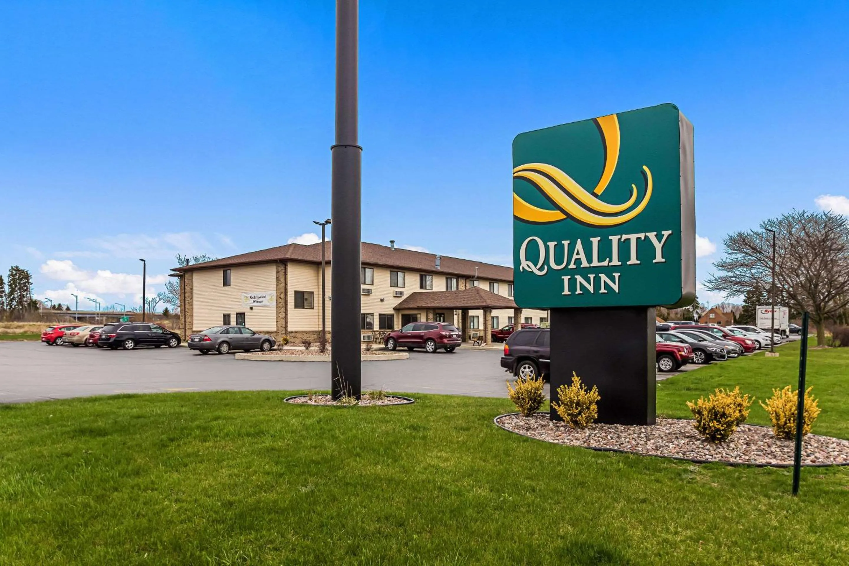 Property building in Quality Inn Sheboygan North I-43