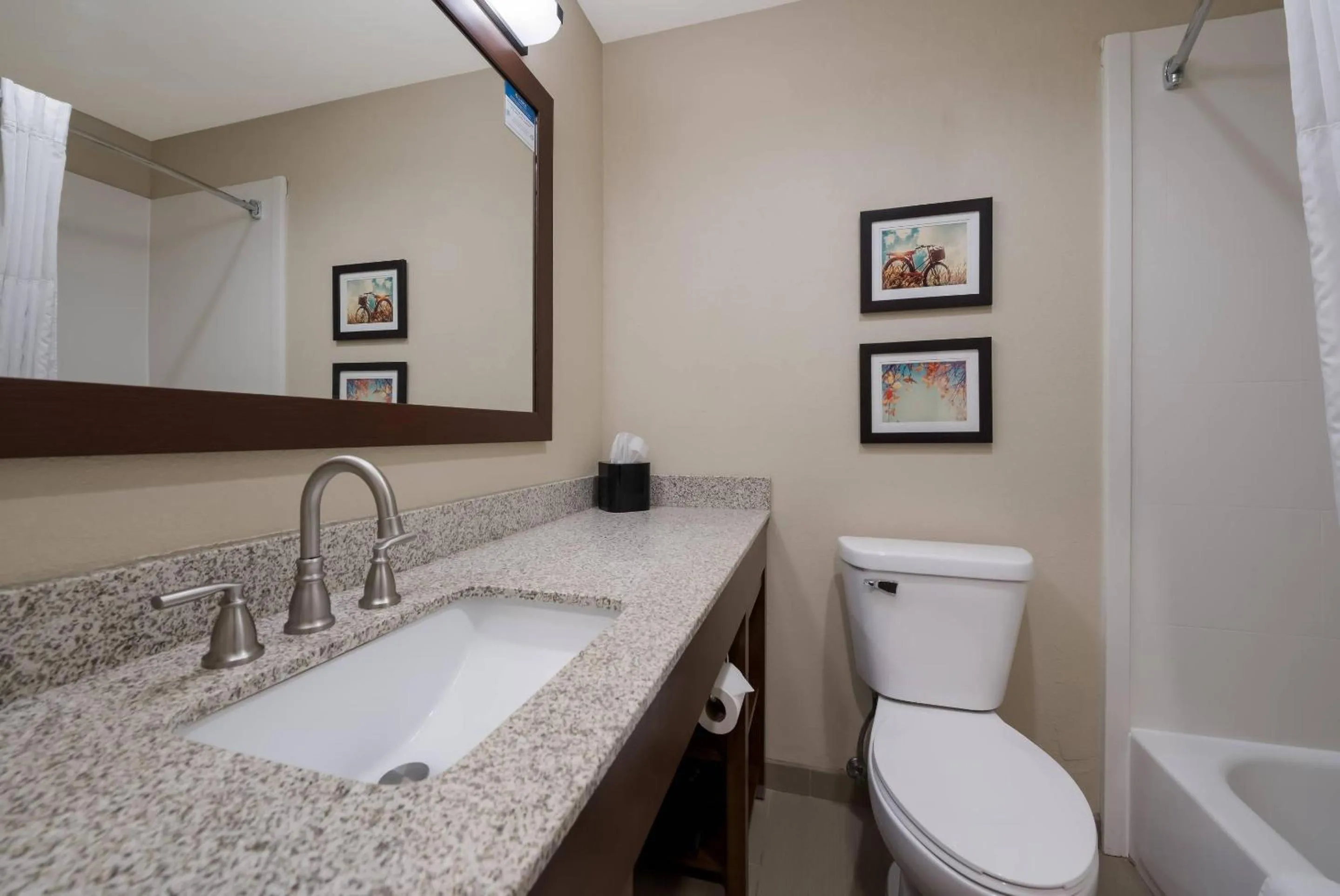 Bedroom in Comfort Inn Onalaska - La Crosse Area