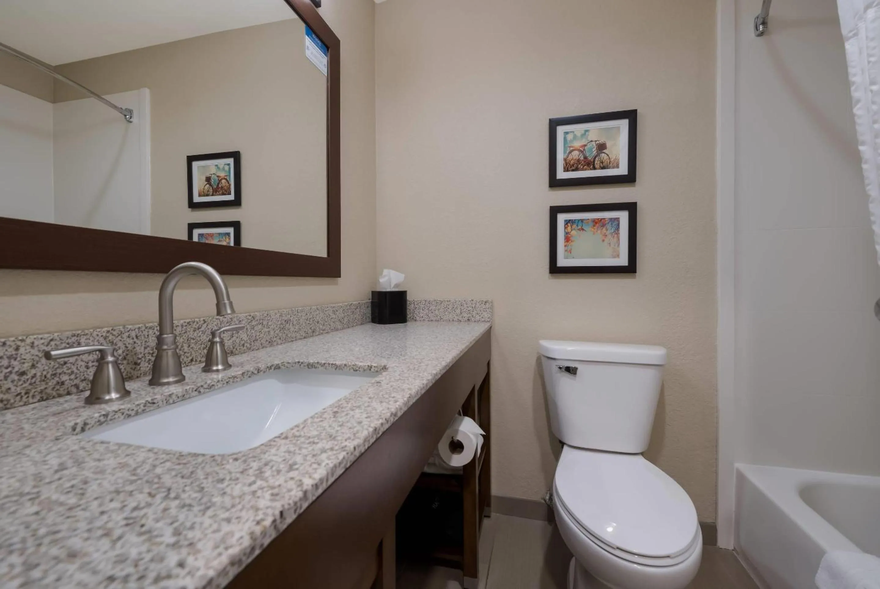 Bedroom in Comfort Inn Onalaska - La Crosse Area