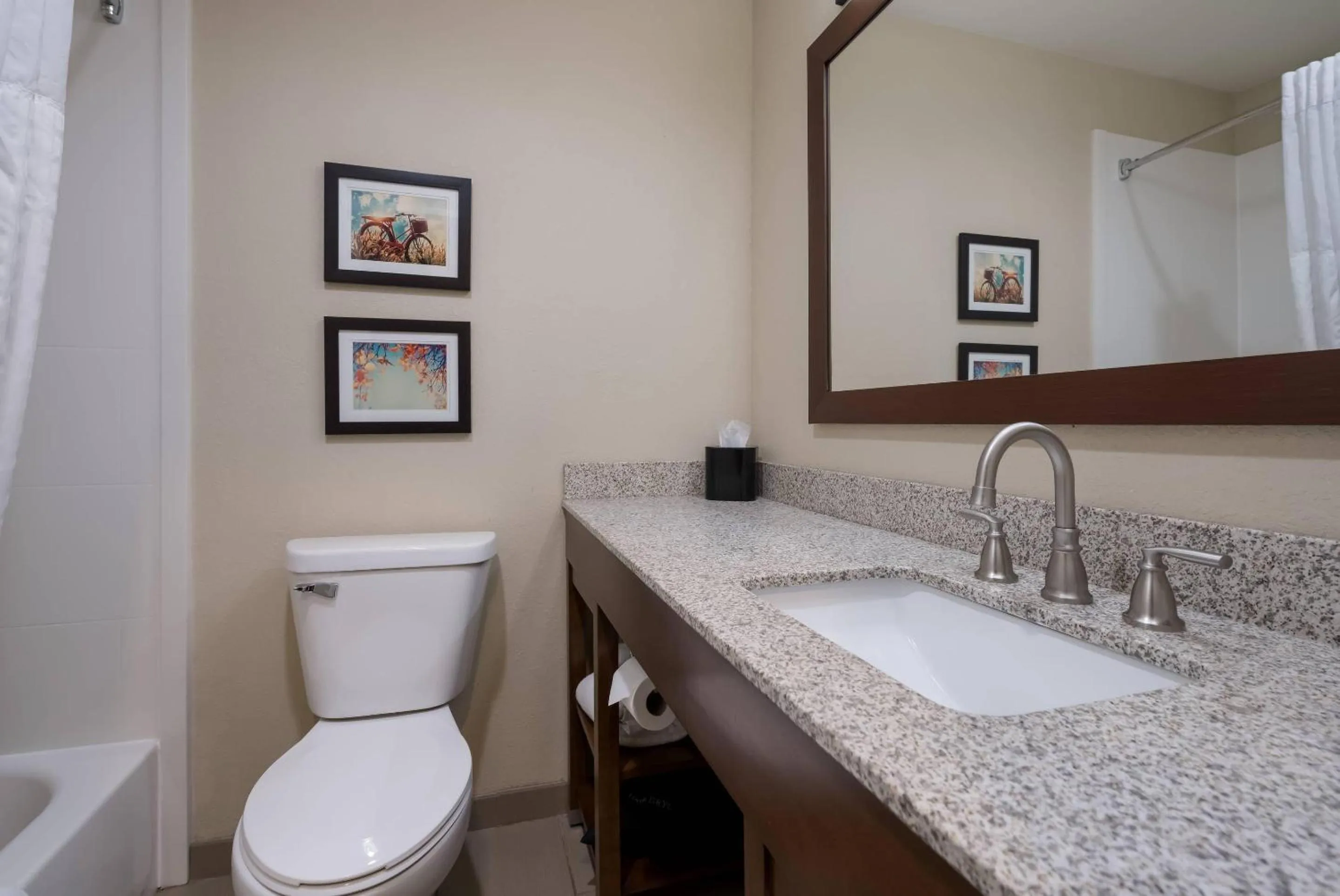 Bedroom in Comfort Inn Onalaska - La Crosse Area