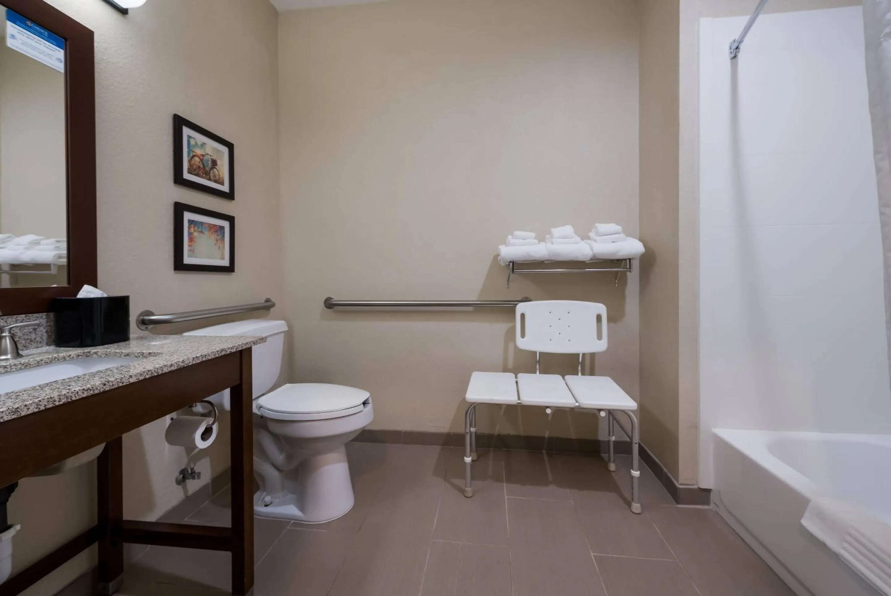 Bedroom in Comfort Inn Onalaska - La Crosse Area