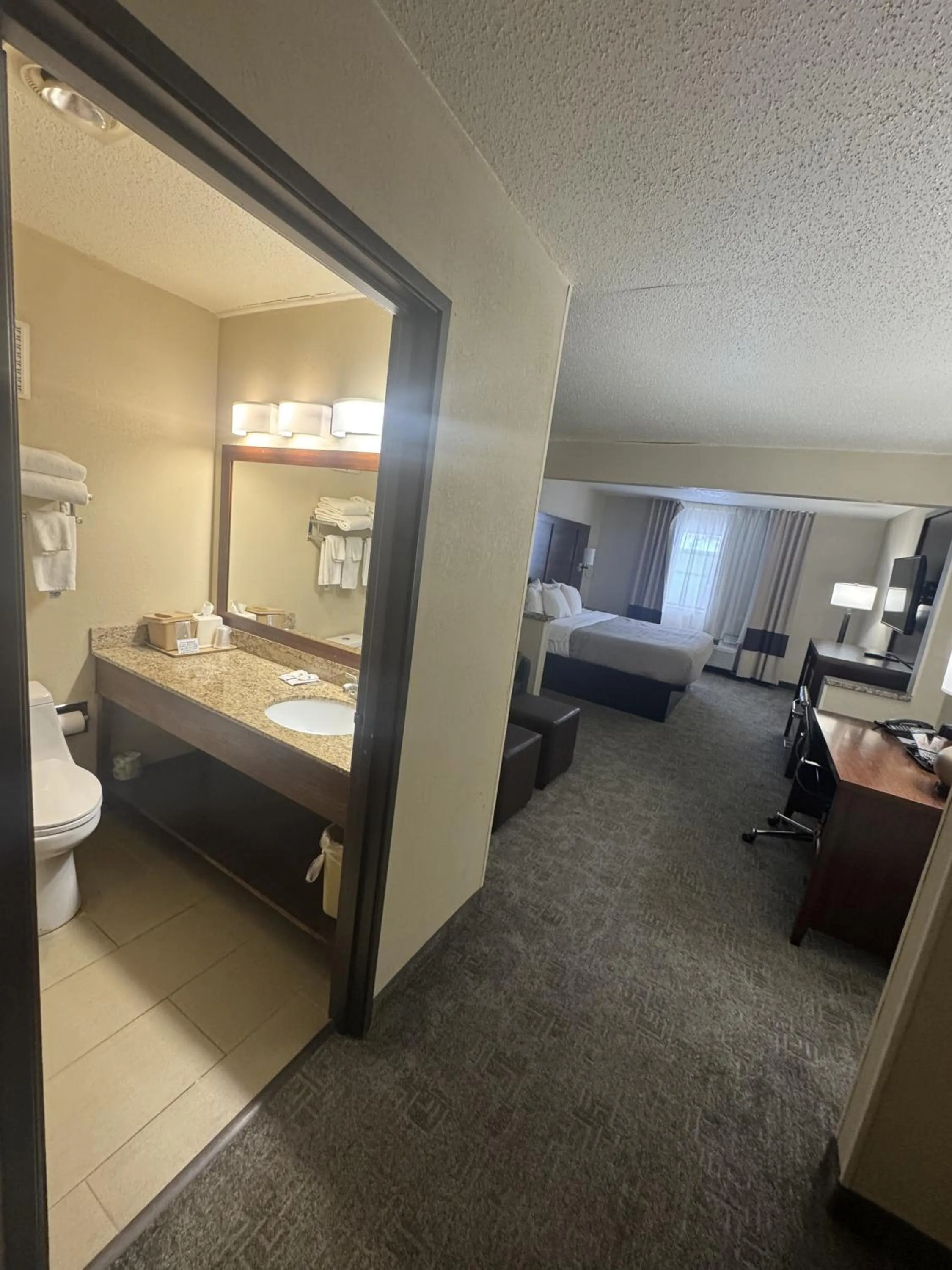 Photo of the whole room, Bed in Quality Inn & Suites Green Bay - Ashwaubenon