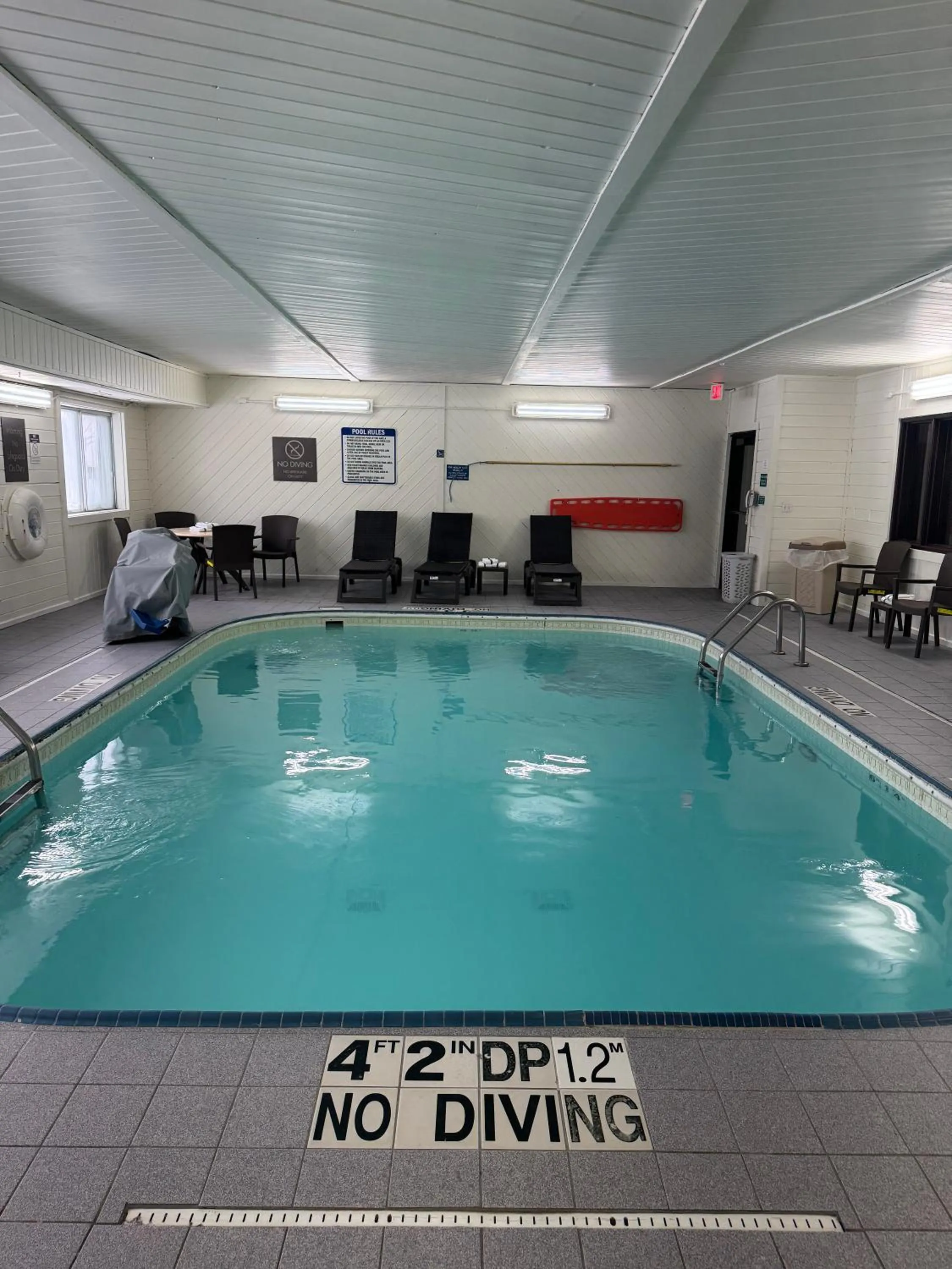 Pool view in Quality Inn & Suites Green Bay - Ashwaubenon