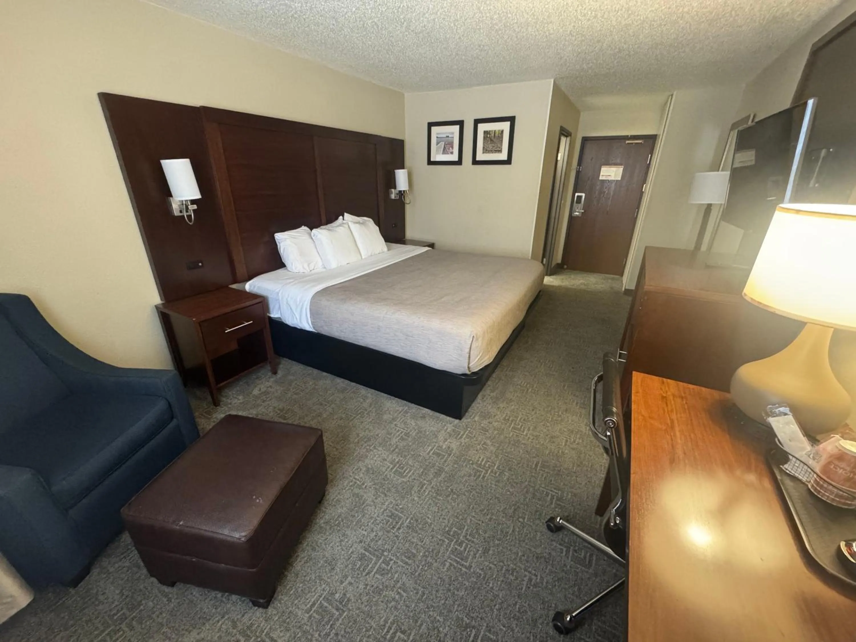Photo of the whole room, Bed in Quality Inn & Suites Green Bay - Ashwaubenon