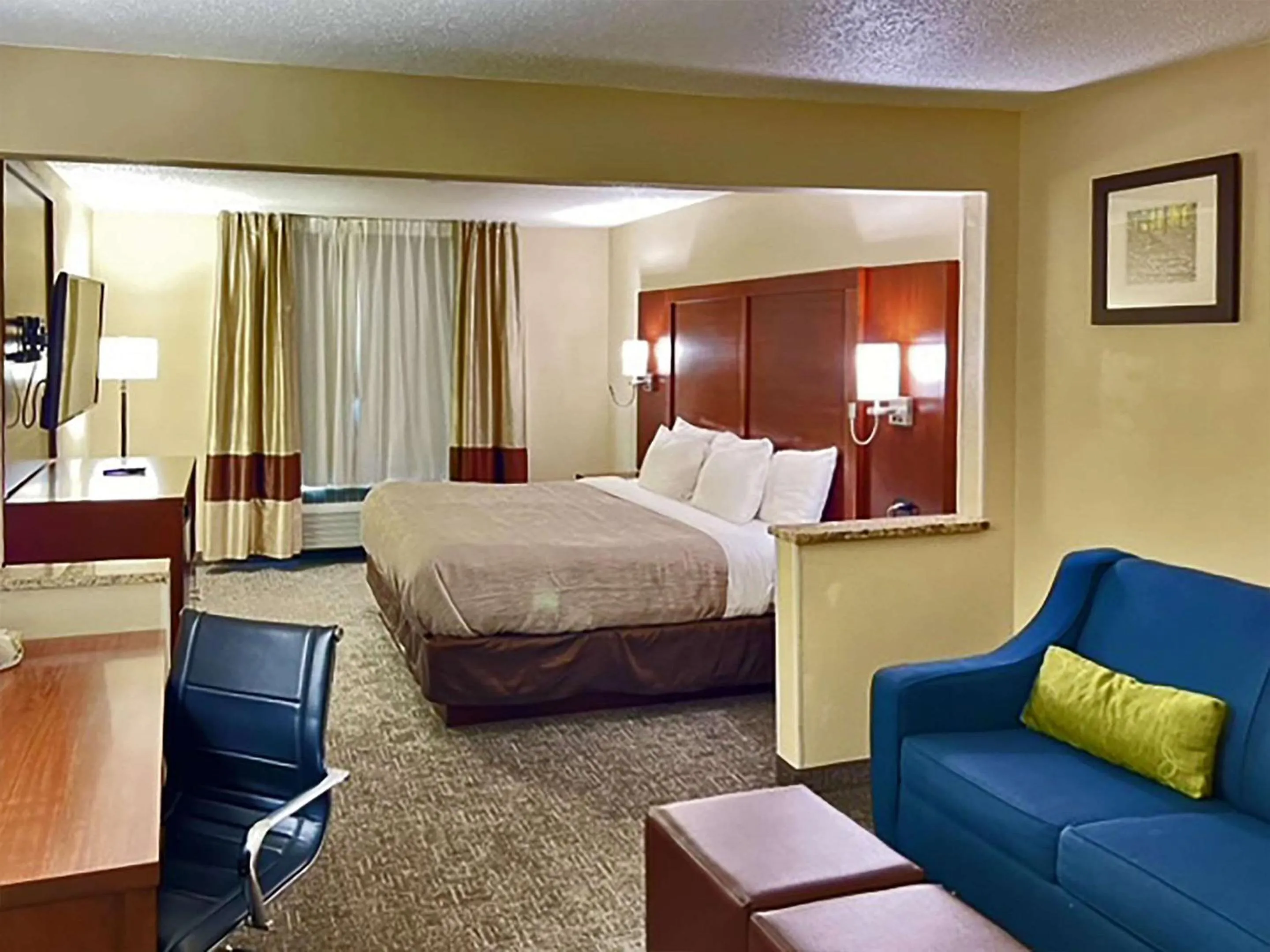 Bedroom, Bed in Comfort Inn Green Bay
