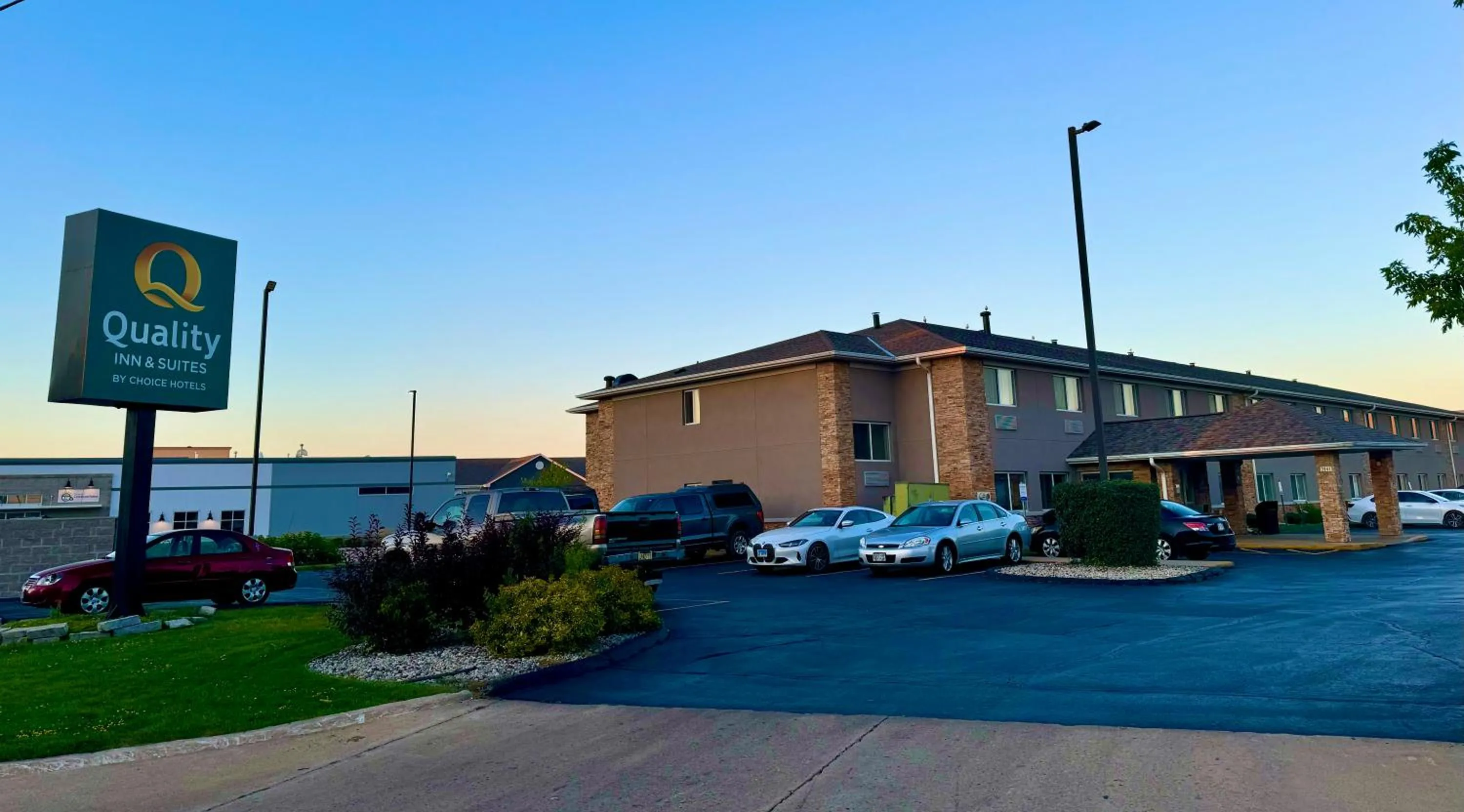Property building in Quality Inn & Suites Green Bay - Ashwaubenon