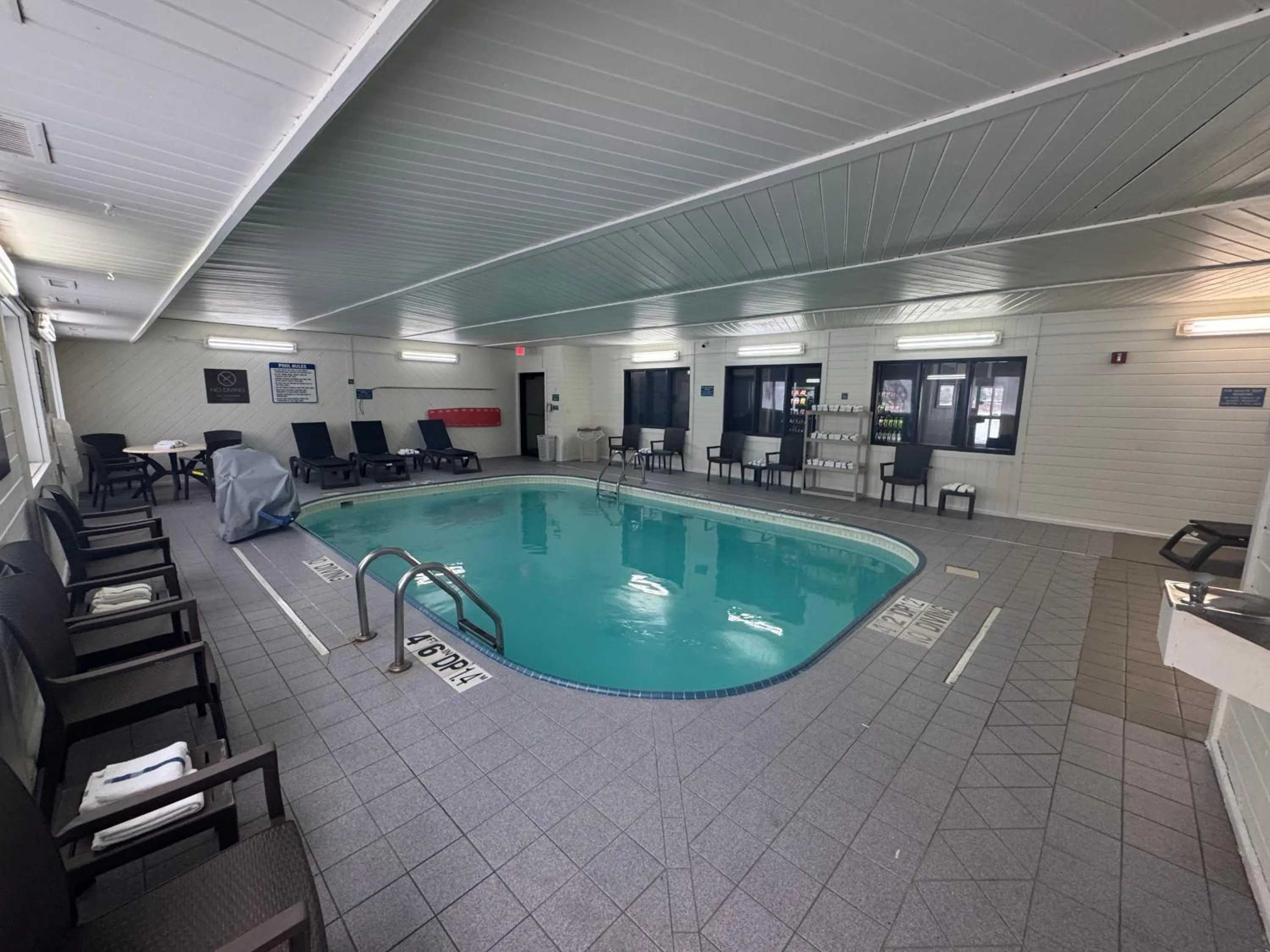 Pool view in Quality Inn & Suites Green Bay - Ashwaubenon