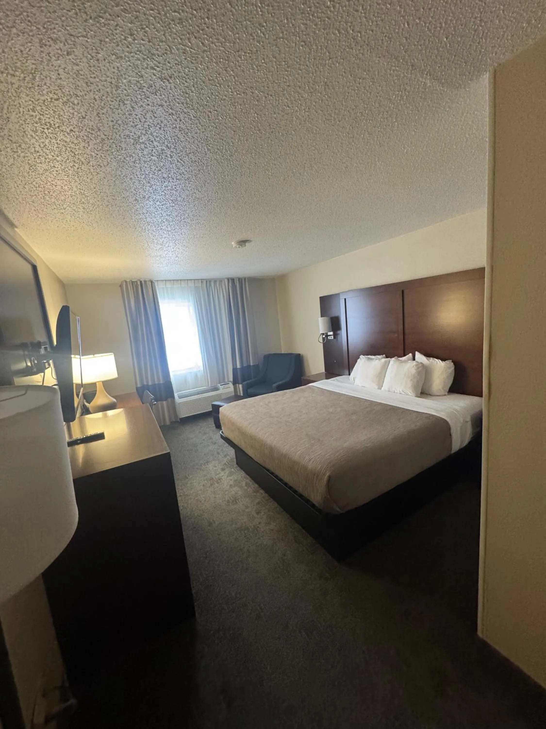 Bedroom, Bed in Quality Inn & Suites Green Bay - Ashwaubenon
