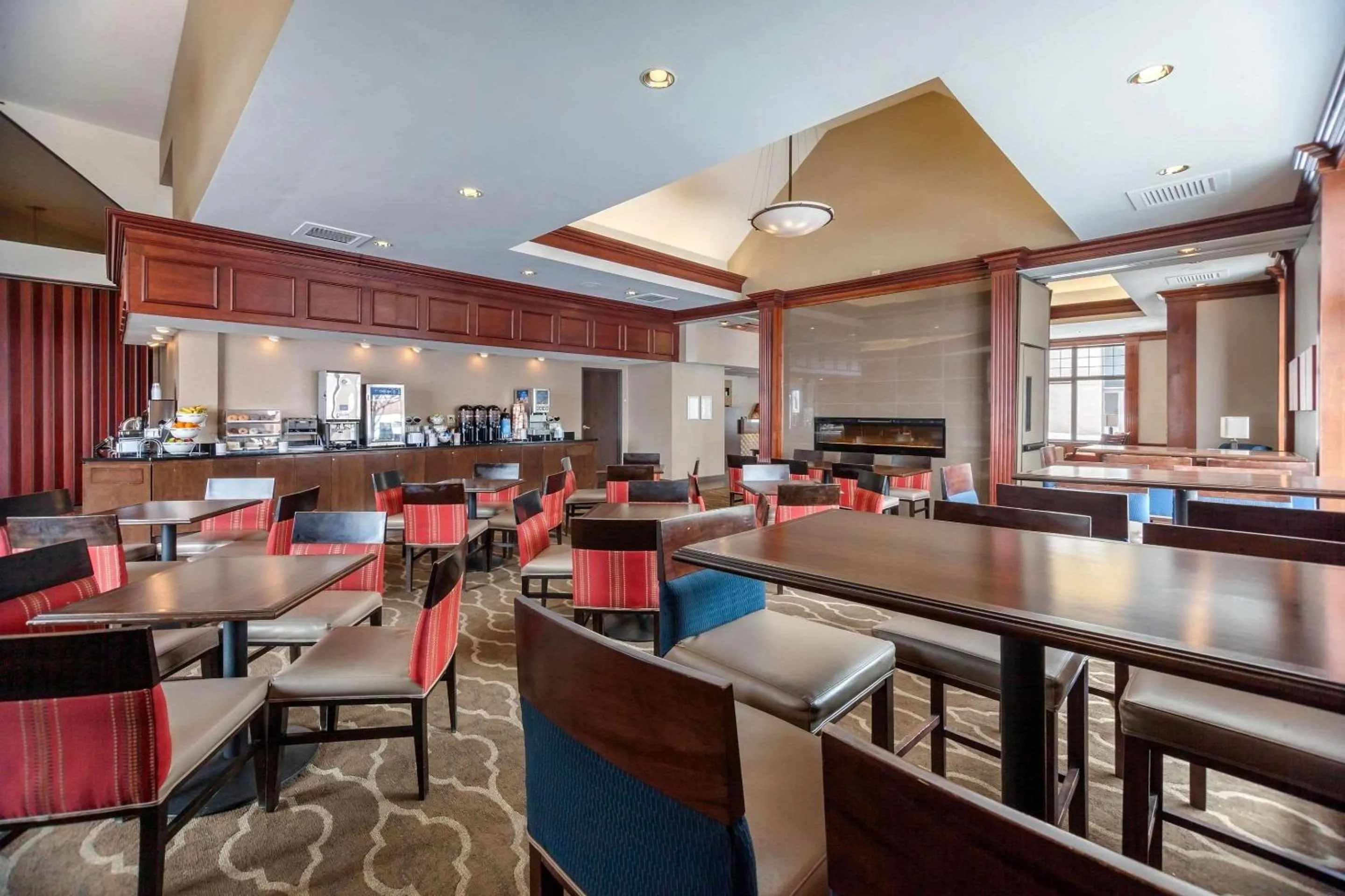 Restaurant/places to eat in Comfort Suites Green Bay West